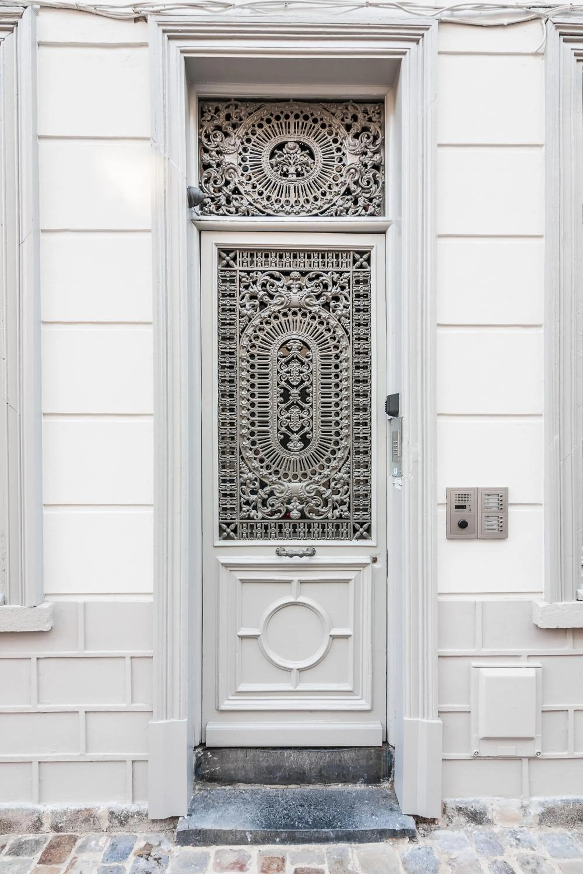 Facade/entrance in Le 84 Sainte-Cath'