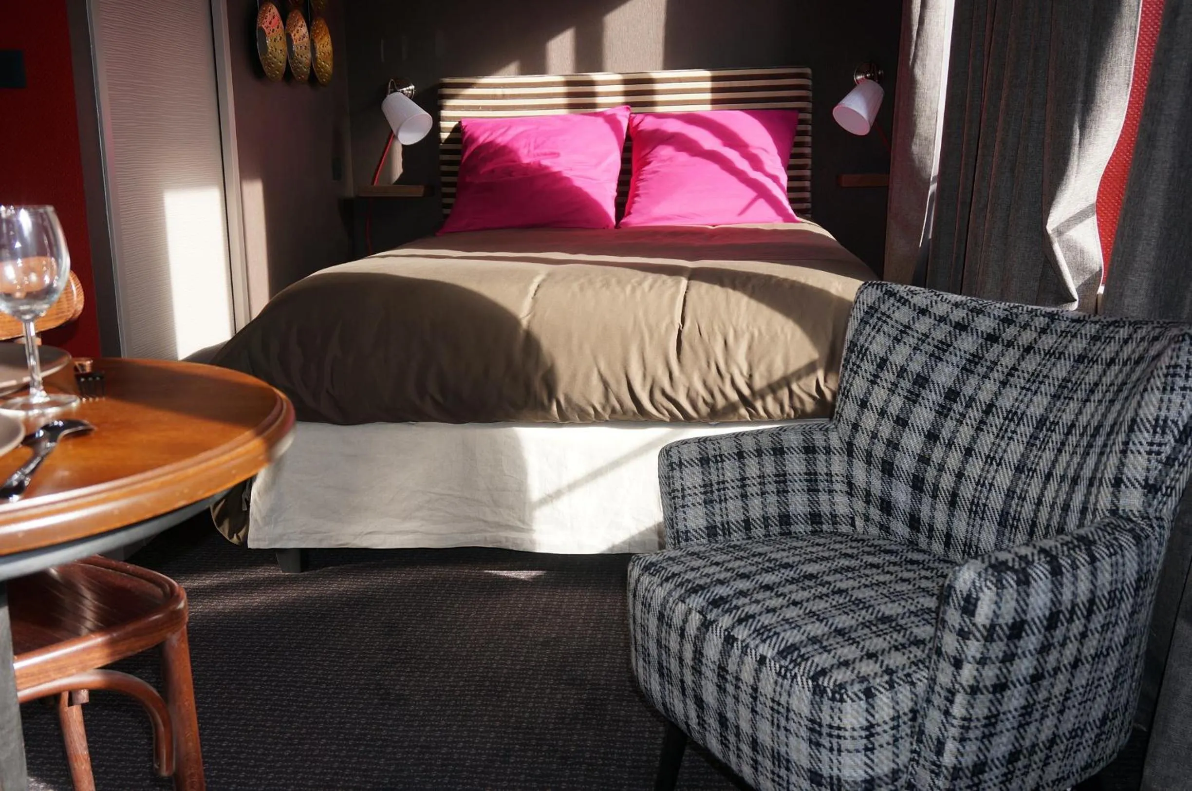 Bedroom, Bed in Le 84 Sainte-Cath'