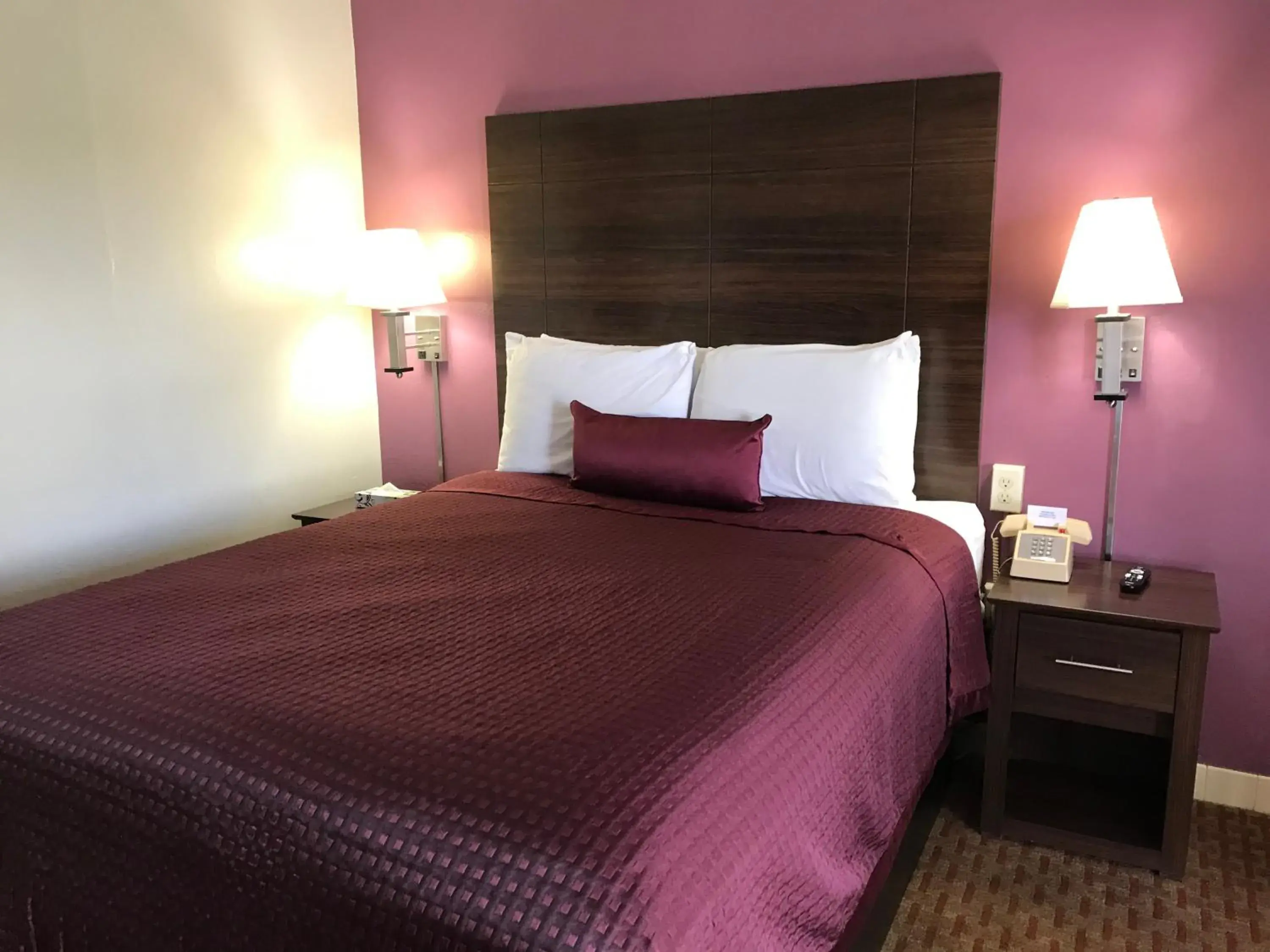 Queen Room in Silver Princess Motel Queen Room in Silver Princess Motel