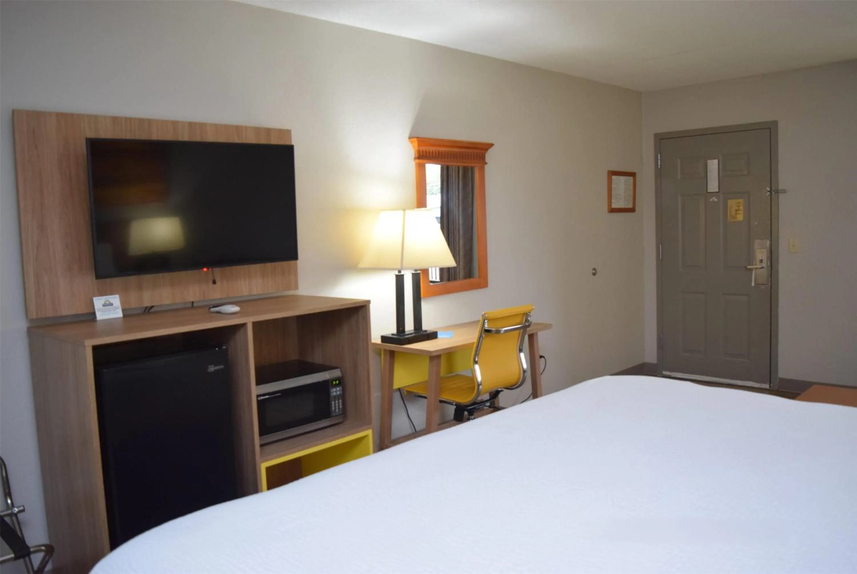 Photo of the whole room, Bed in Days Inn by Wyndham Elberton