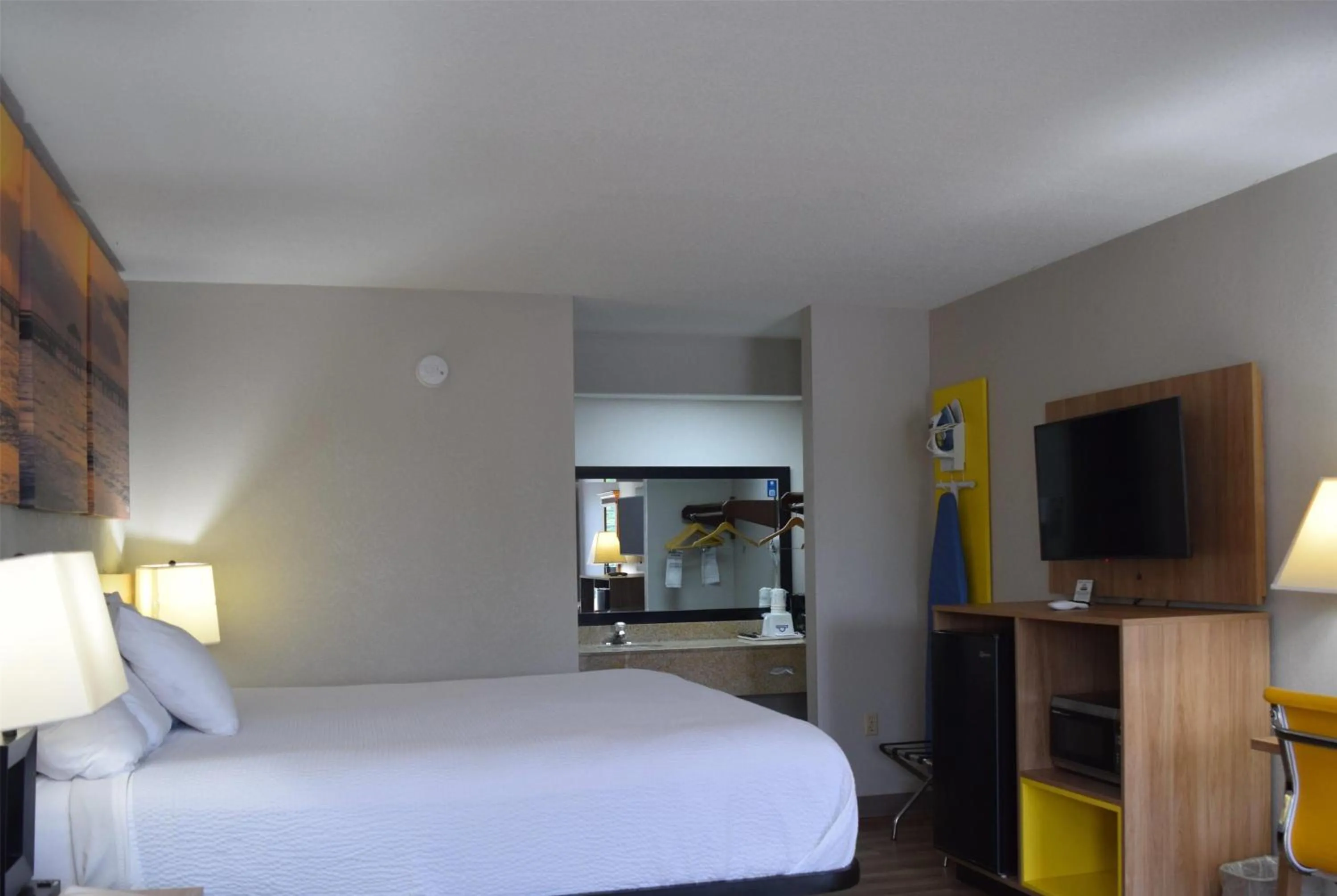 Photo of the whole room, Bed in Days Inn by Wyndham Elberton