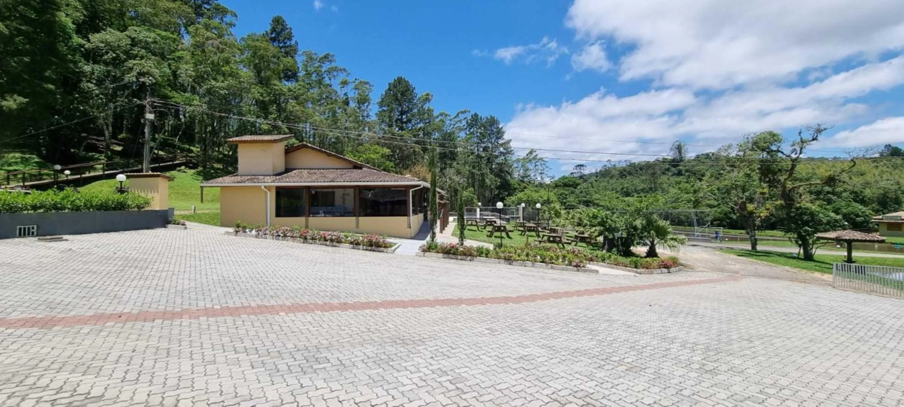 Property building in Espaço Villa Verde