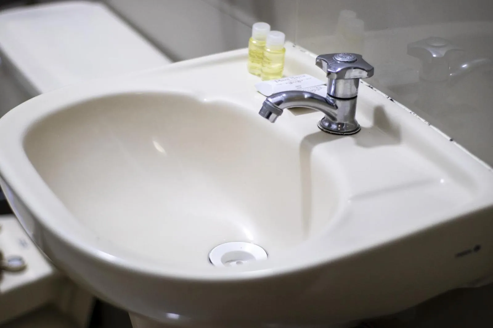 Bathroom in Plaza Mayor Lima