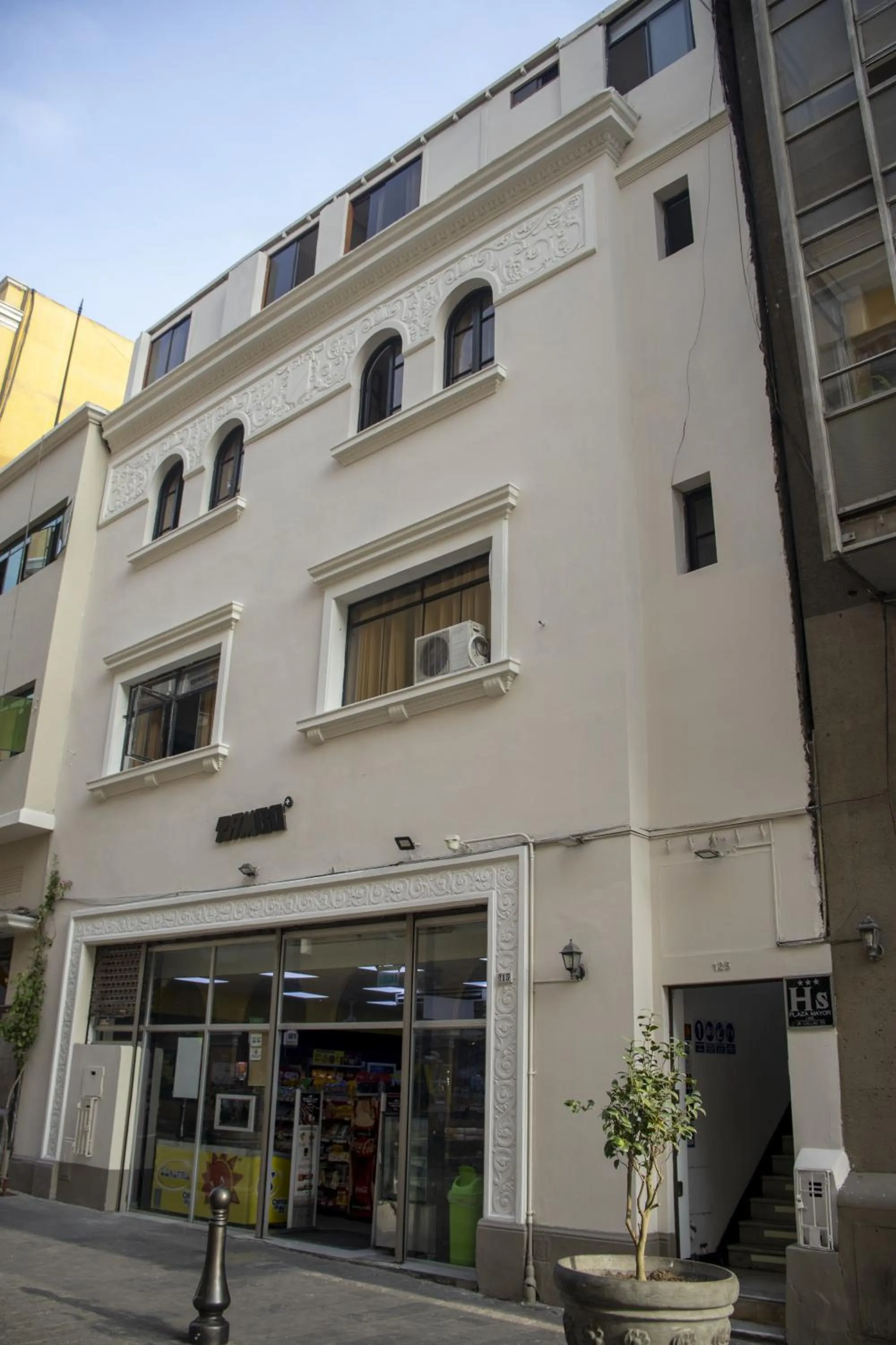 Facade/entrance in Plaza Mayor Lima