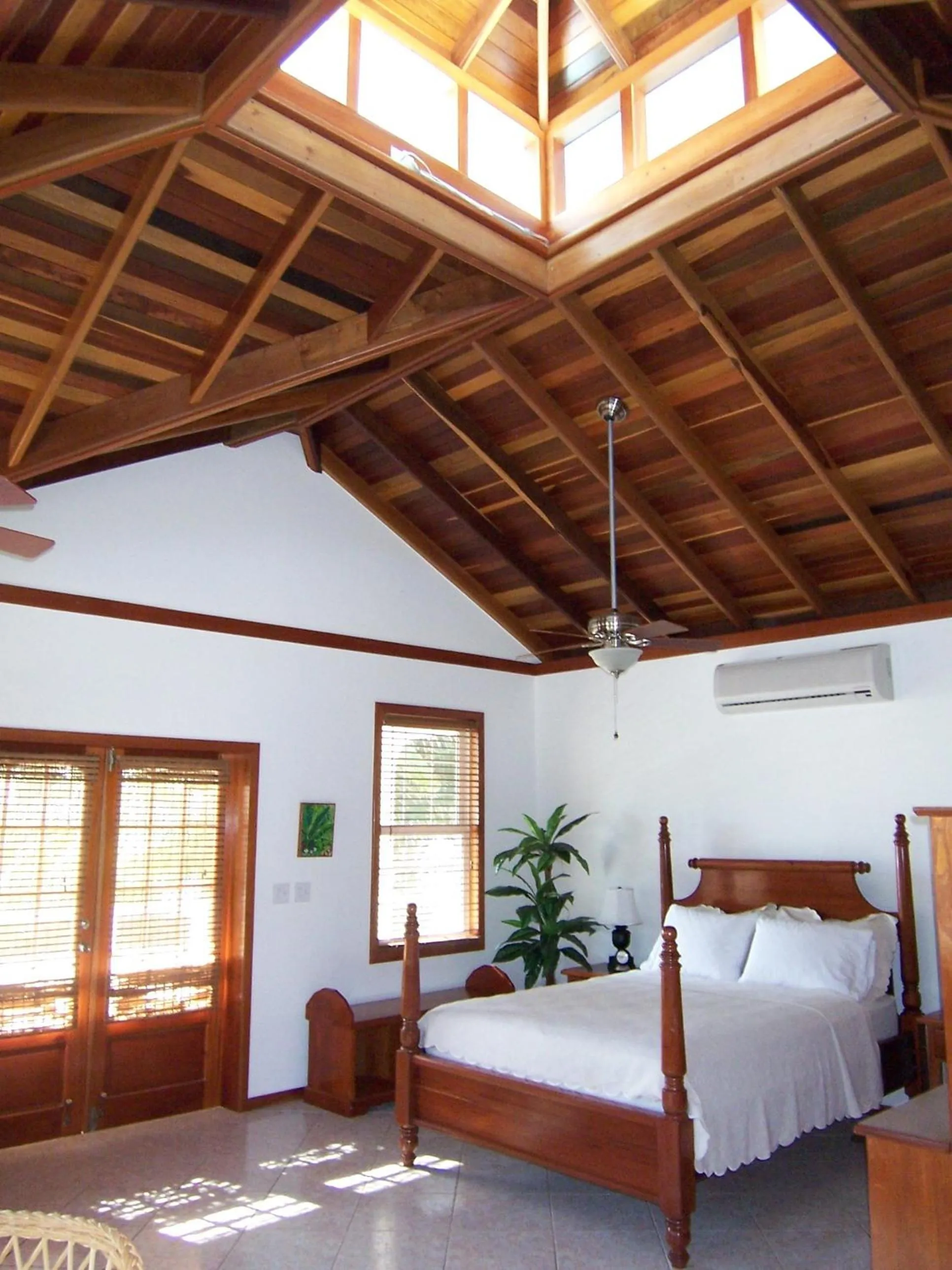 Photo of the whole room, Bed in Cocotal Inn and Cabanas