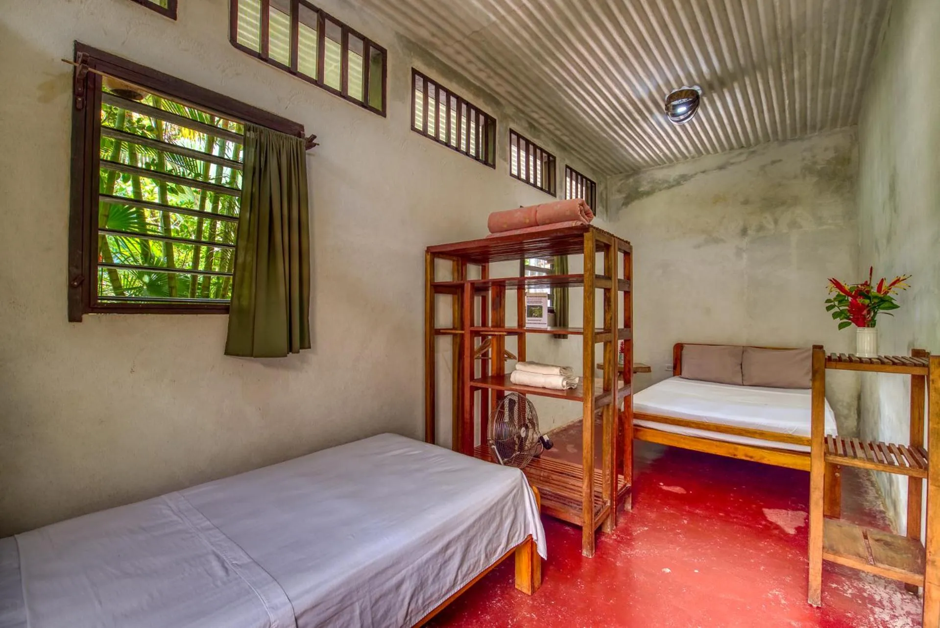 Restaurant/places to eat, Bed in Omega Tours Eco-Jungle Lodge