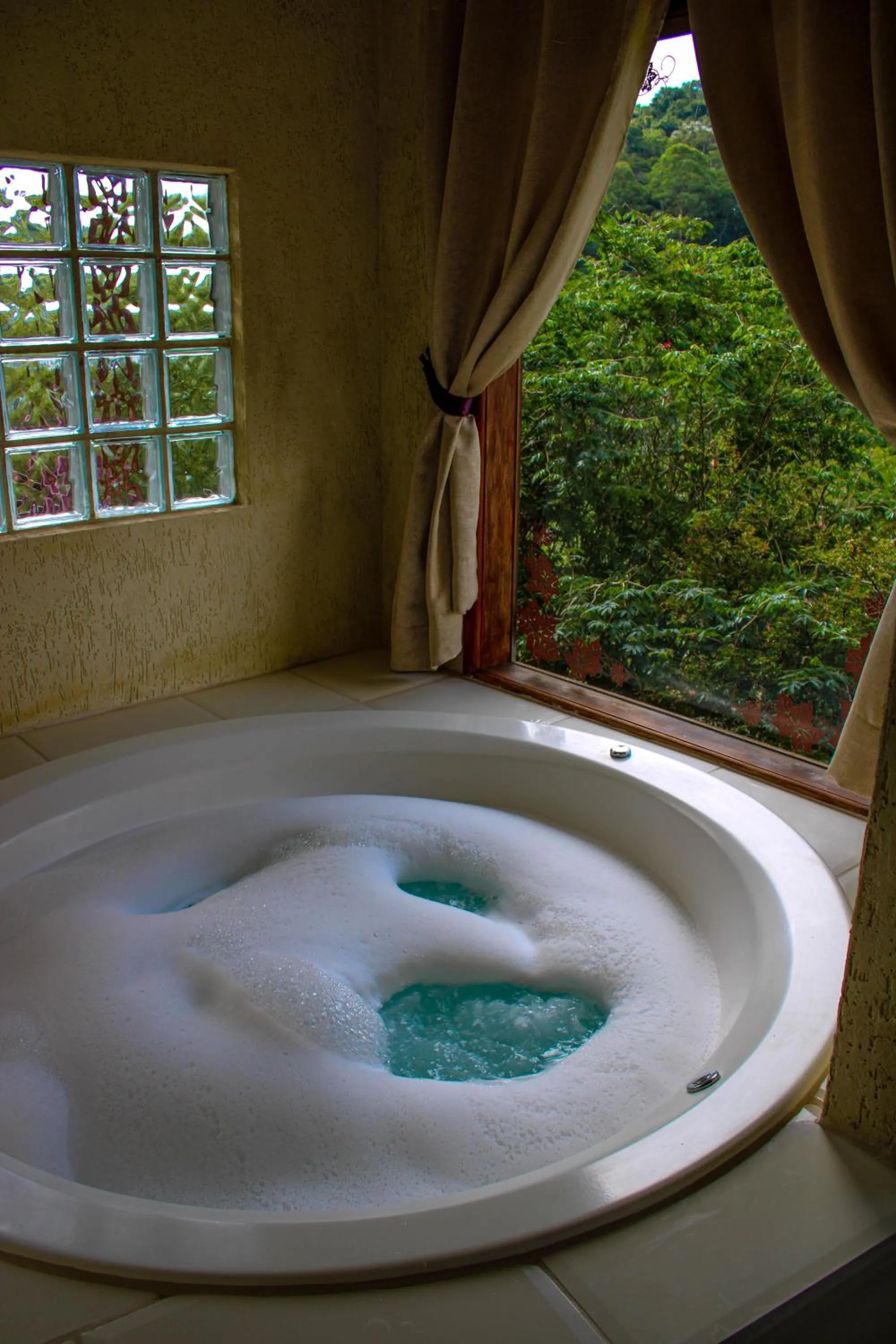 Hot Tub in Pousada Vinhas do Pinhal