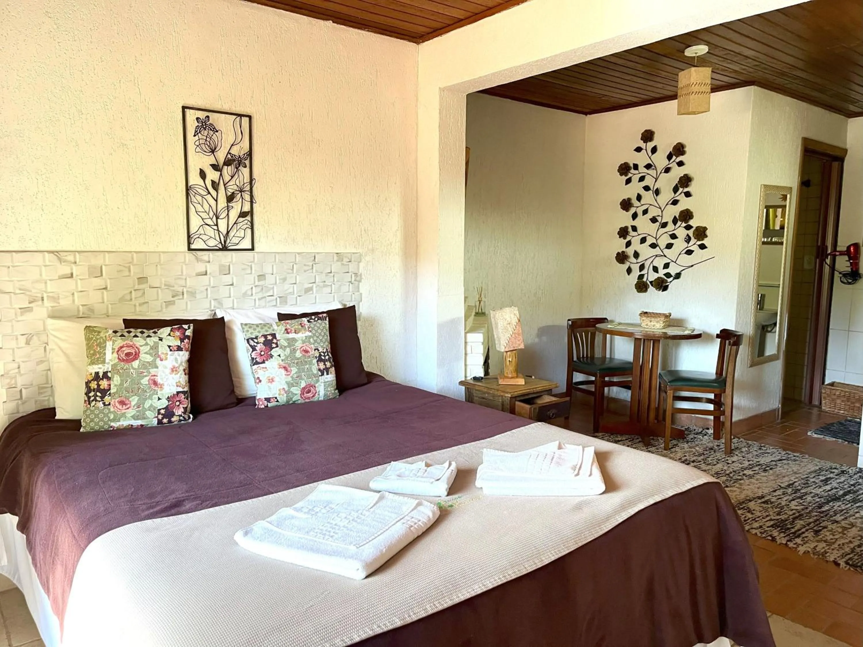 Photo of the whole room, Bed in Pousada Vinhas do Pinhal