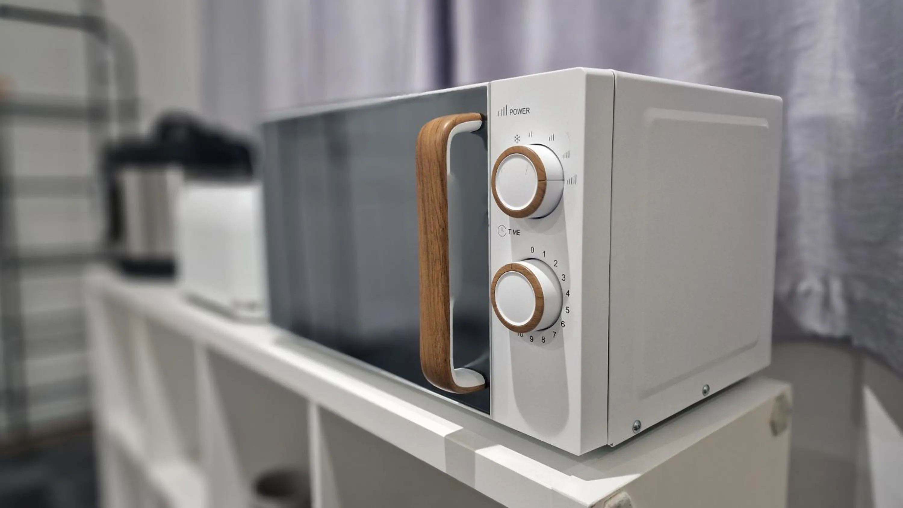 microwave in SnoozeDen Westmead - Windsor Castle & Legoland