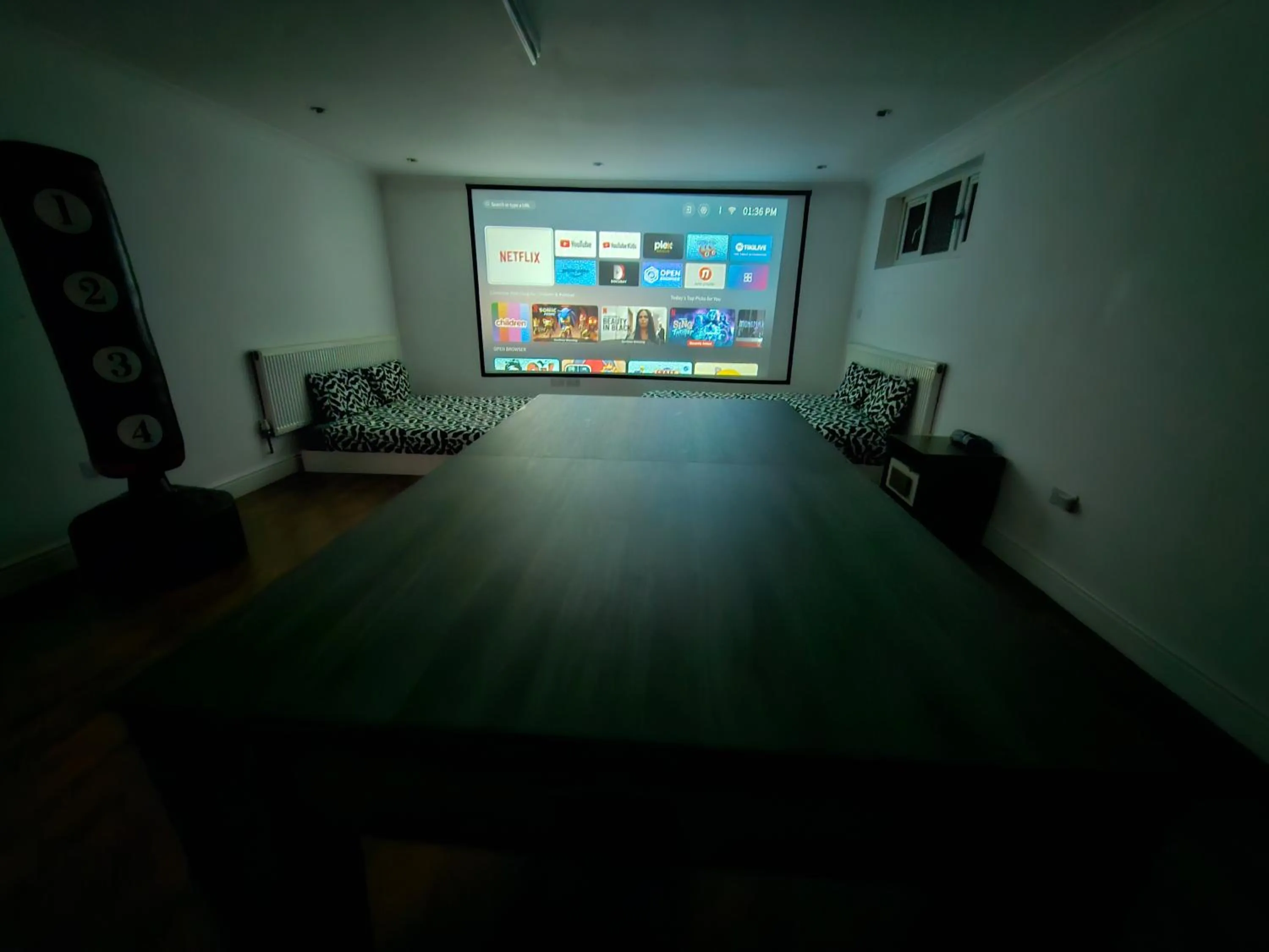 TV and multimedia in SnoozeDen Westmead - Windsor Castle & Legoland