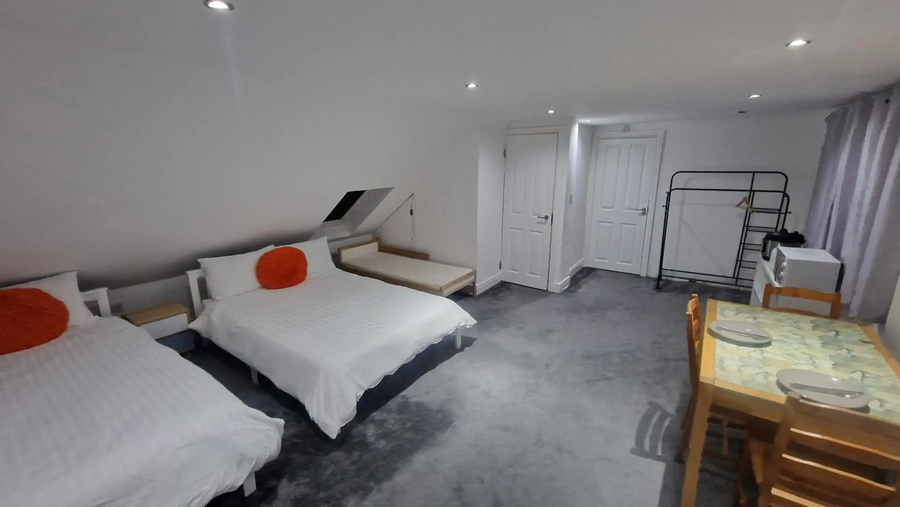 Bed in SnoozeDen Westmead - Windsor Castle & Legoland Bed in SnoozeDen Westmead - Windsor Castle & Legoland