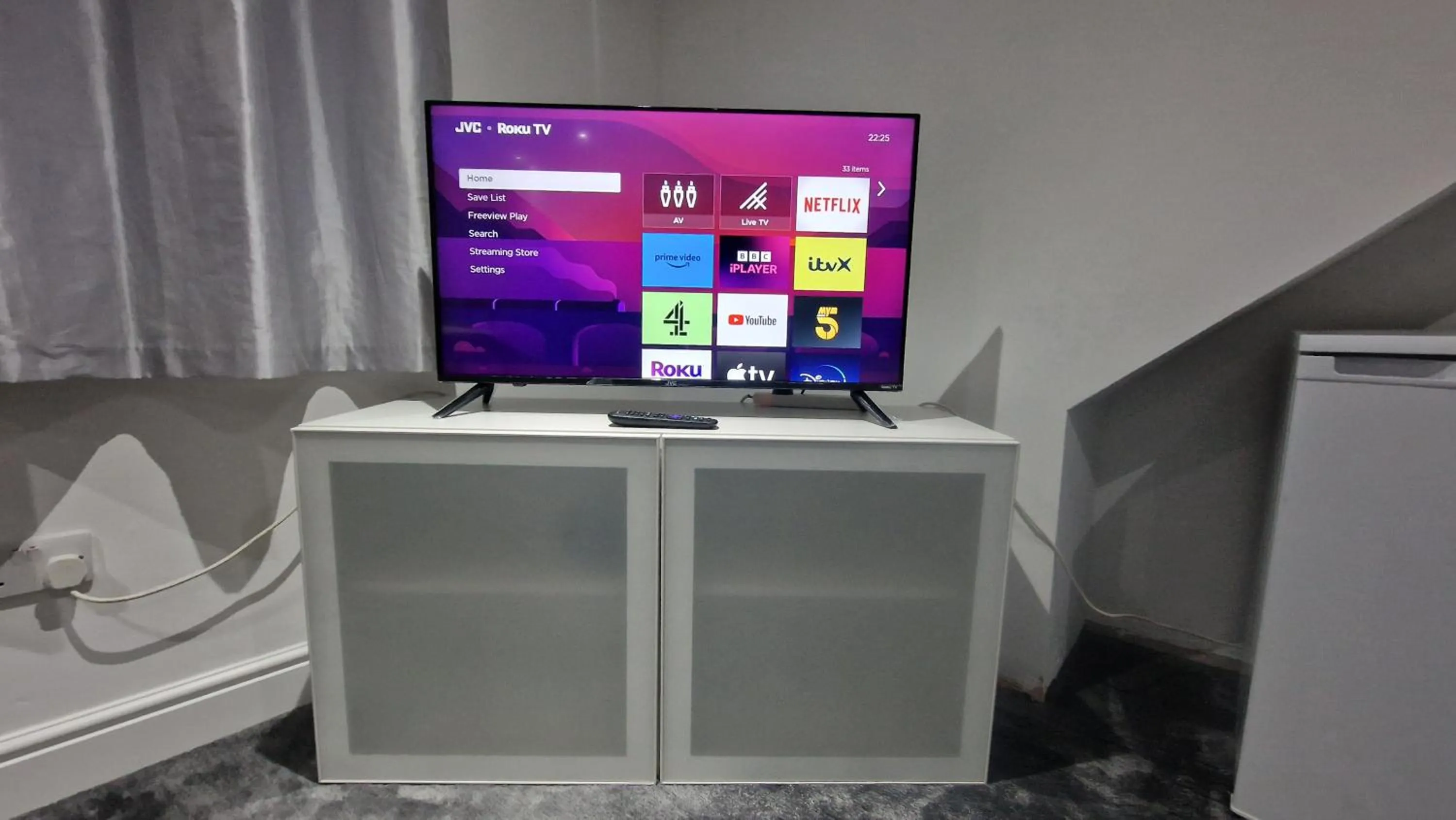 TV and multimedia in SnoozeDen Westmead - Windsor Castle & Legoland