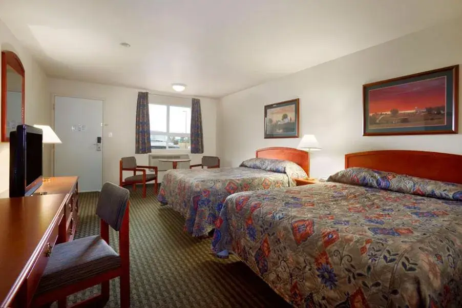 Bed in Travelodge Hotel by Wyndham Weyburn Bed in Travelodge Hotel by Wyndham Weyburn