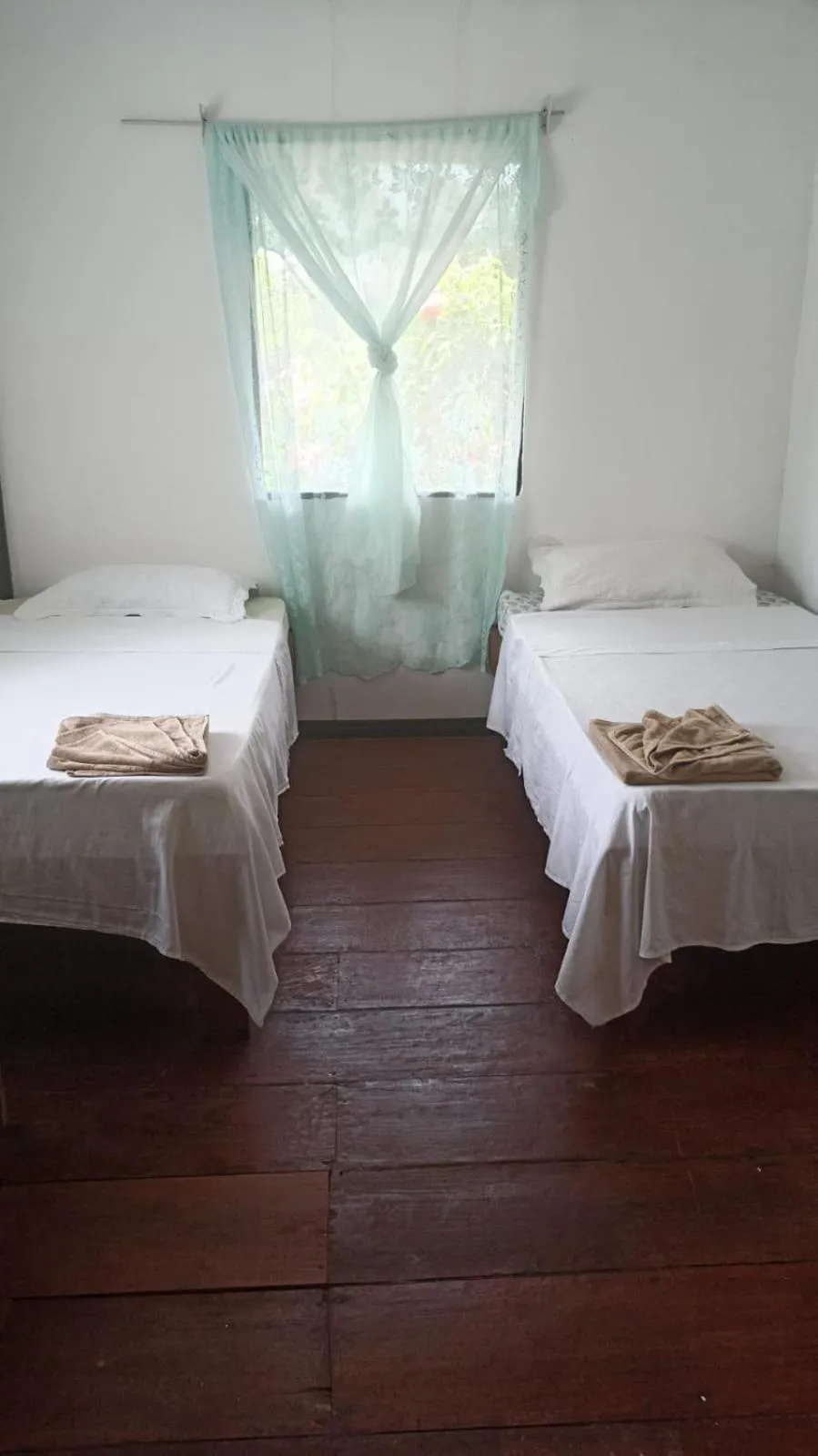 Shower, Bed in Hospedaje Meryscar