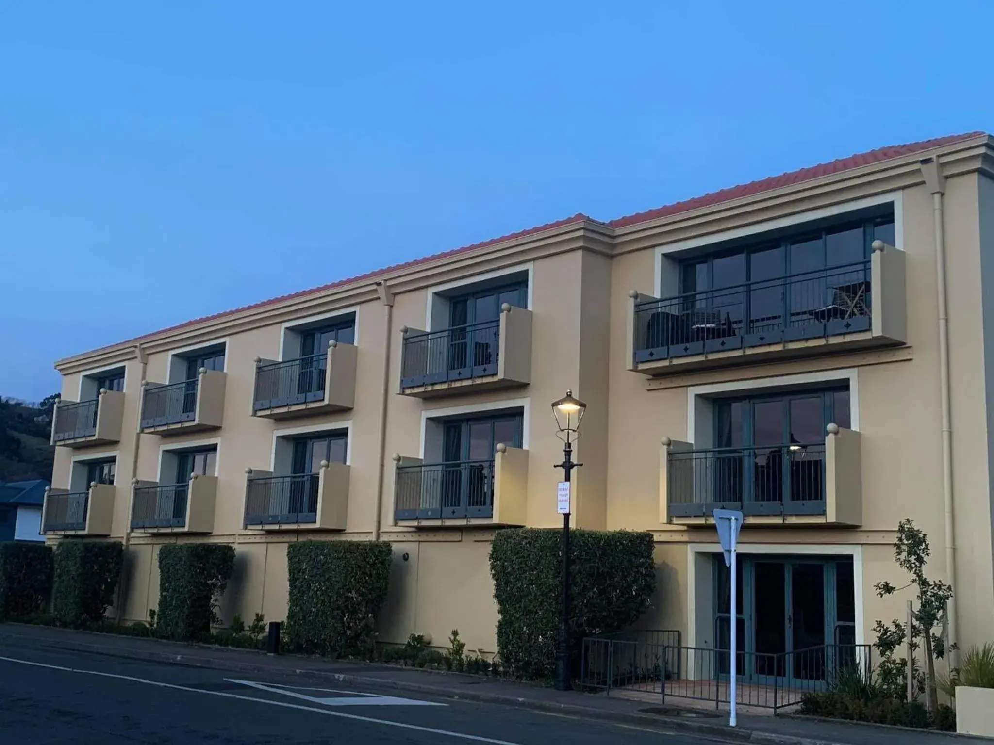 Property building in Akaroa Criterion Motel Property building in Akaroa Criterion Motel
