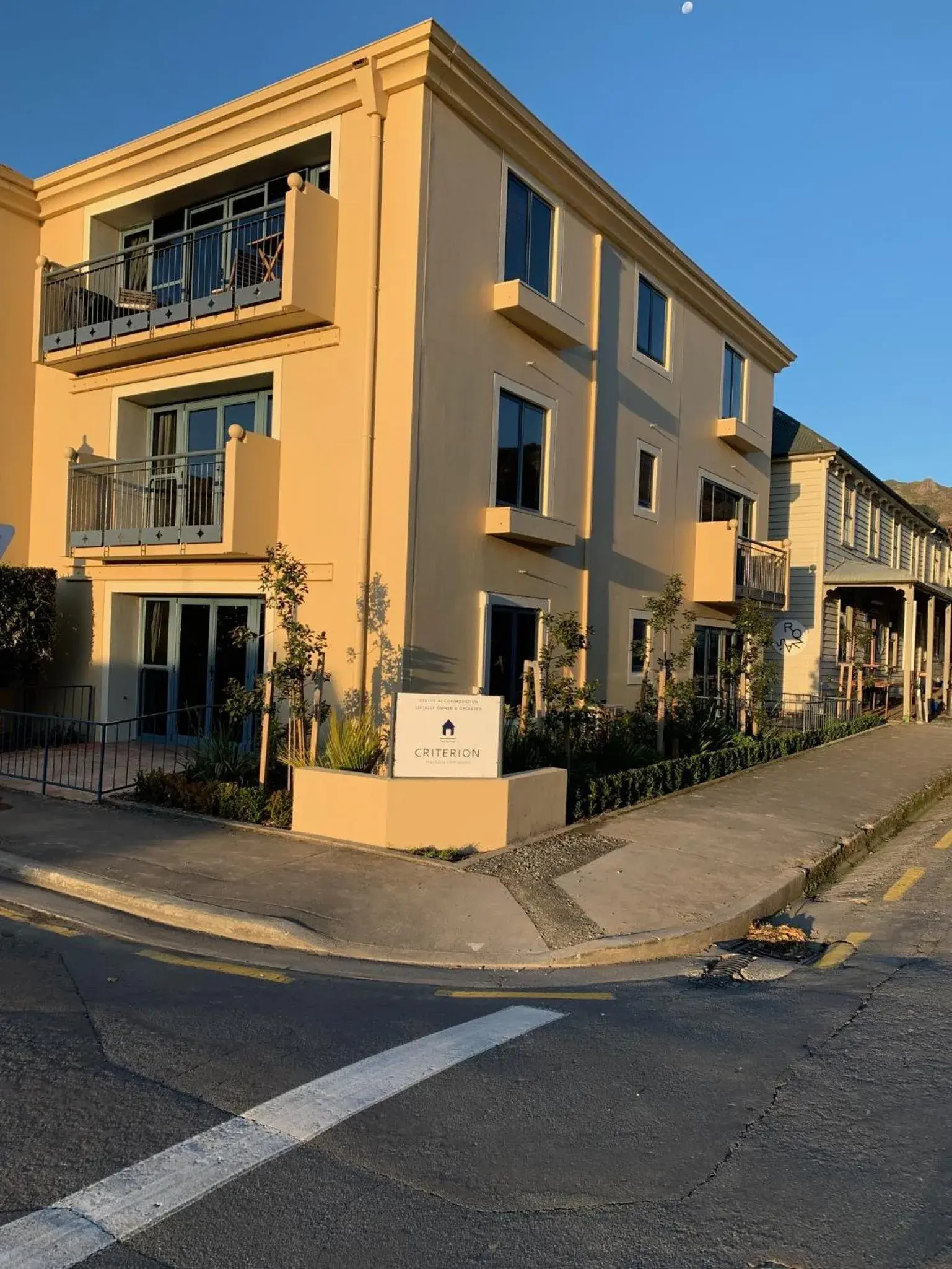 Property building in Akaroa Criterion Motel Property building in Akaroa Criterion Motel