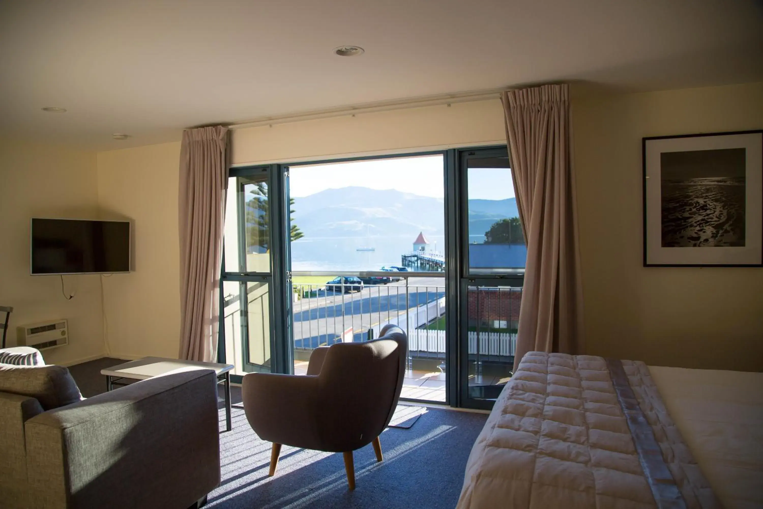 Sea view, Bed in Akaroa Criterion Motel Sea view, Bed in Akaroa Criterion Motel