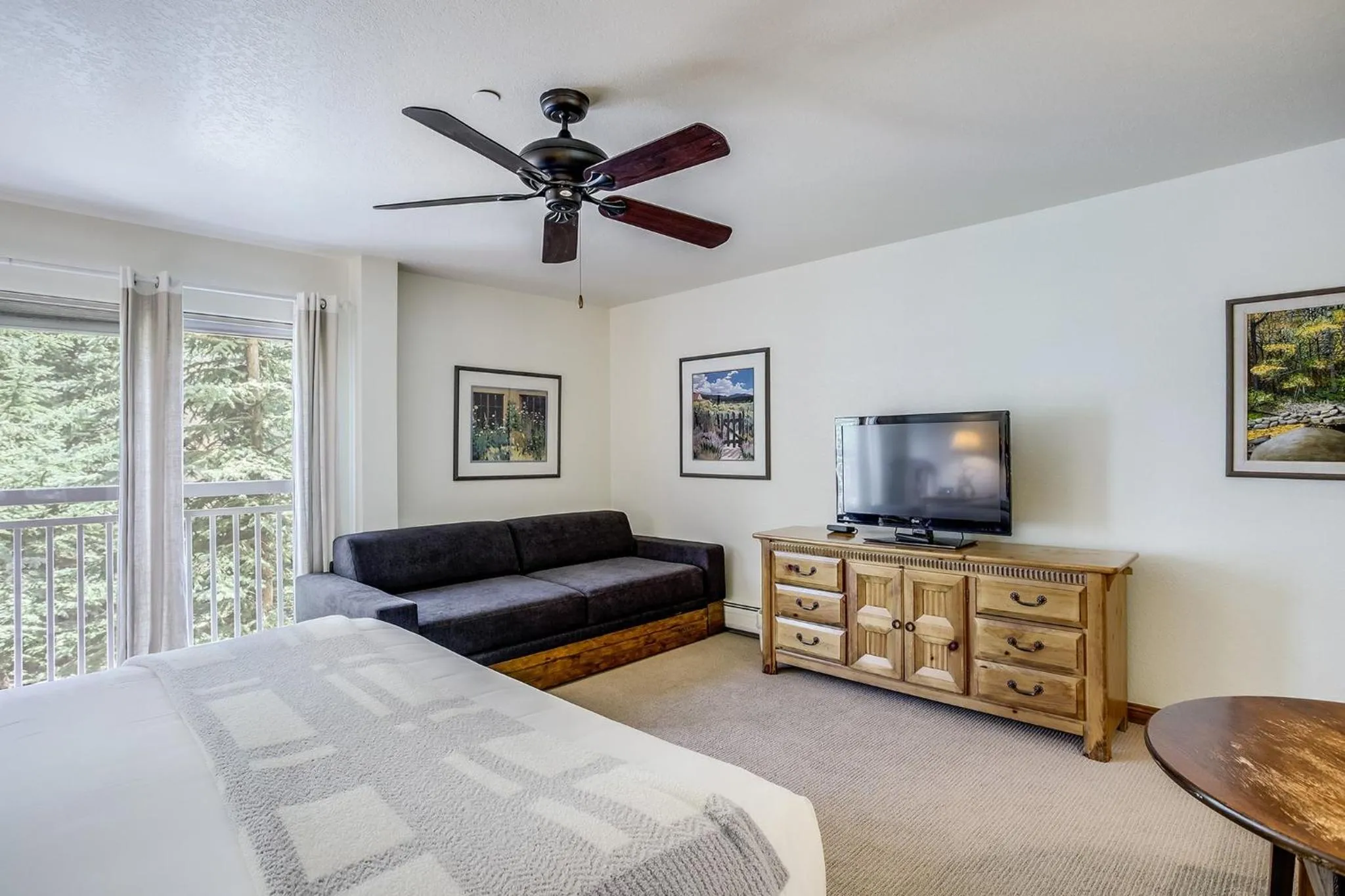 Photo of the whole room, Bed in St. James Place