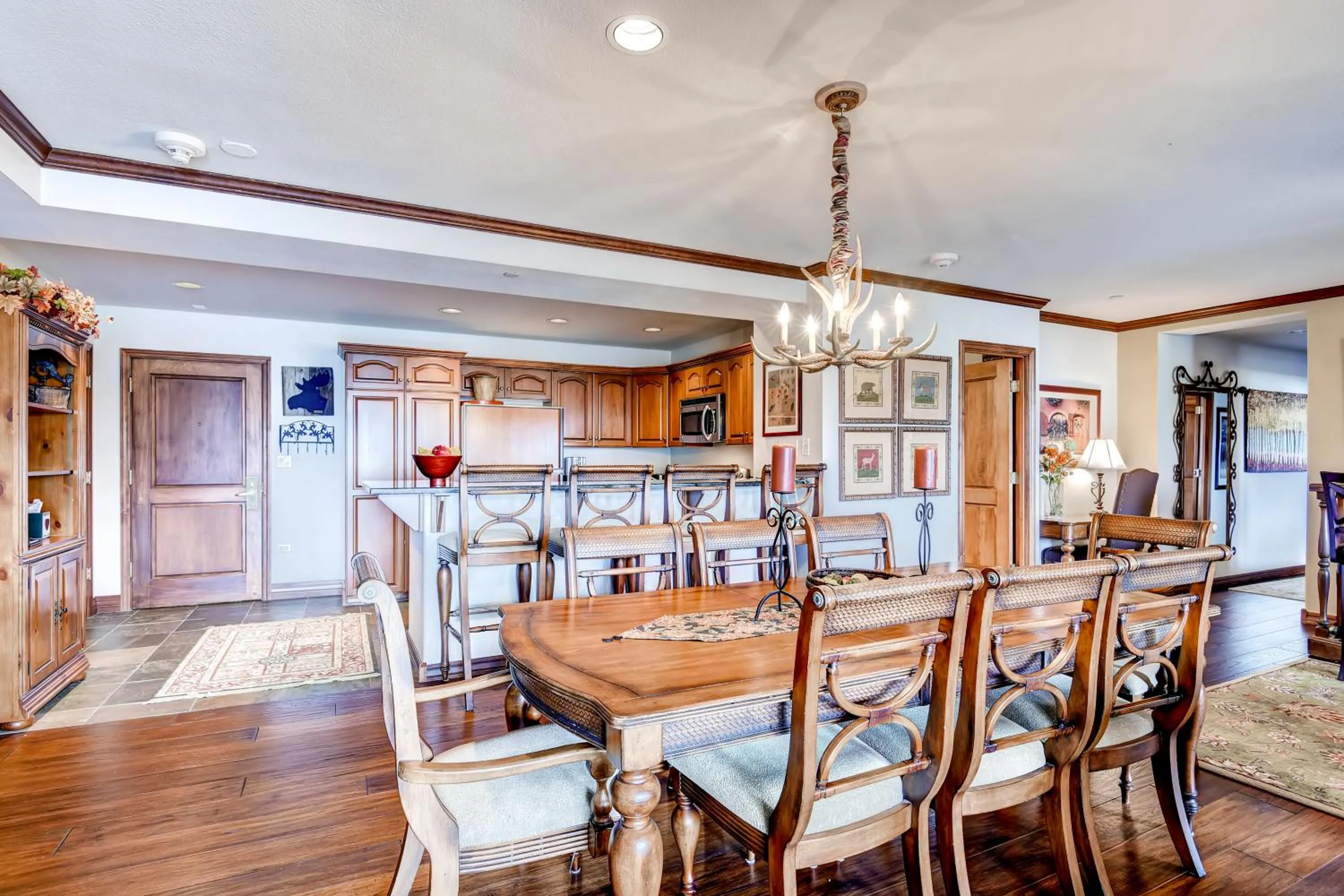 Kitchen or kitchenette in St. James Place