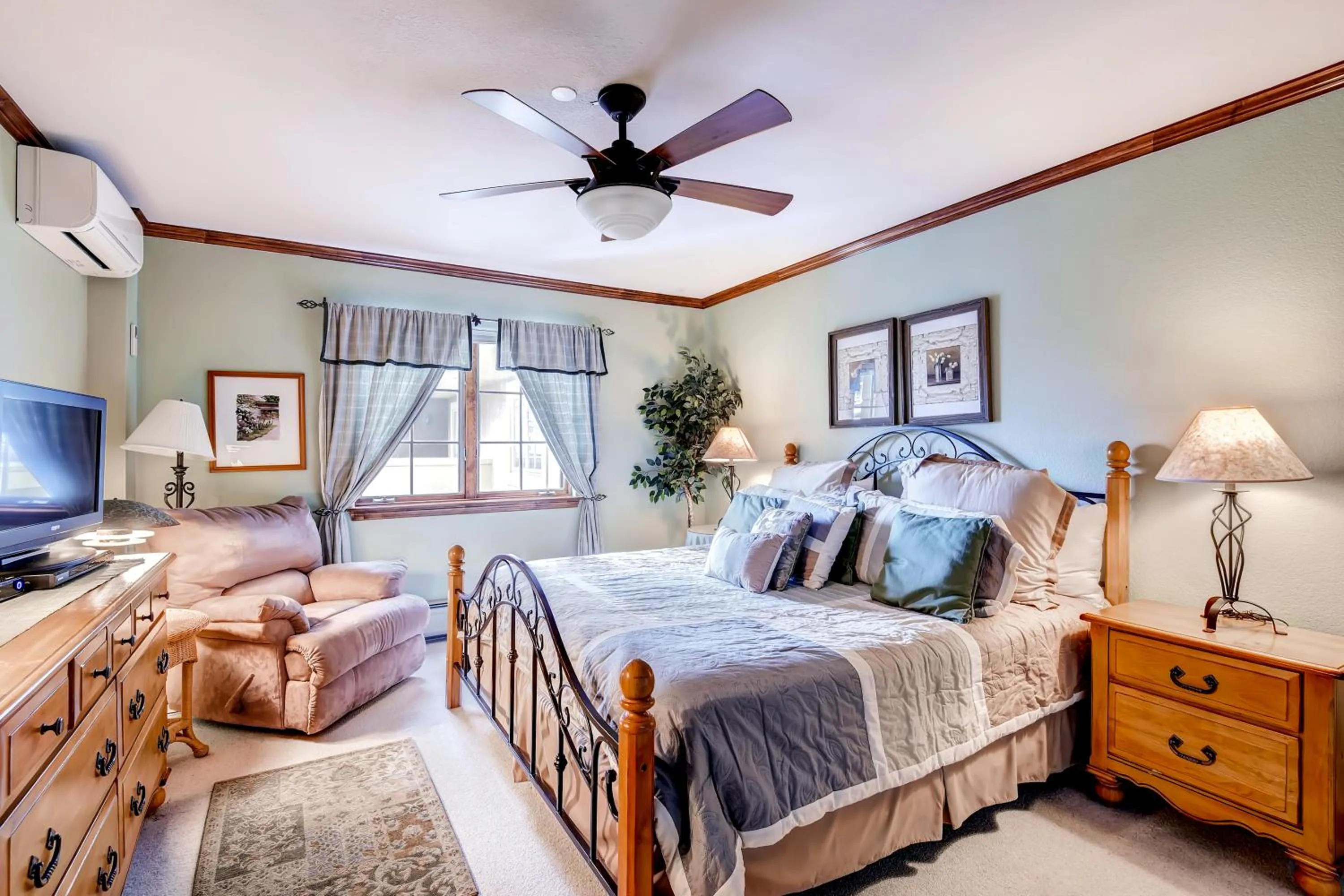 Bedroom, Bed in St. James Place