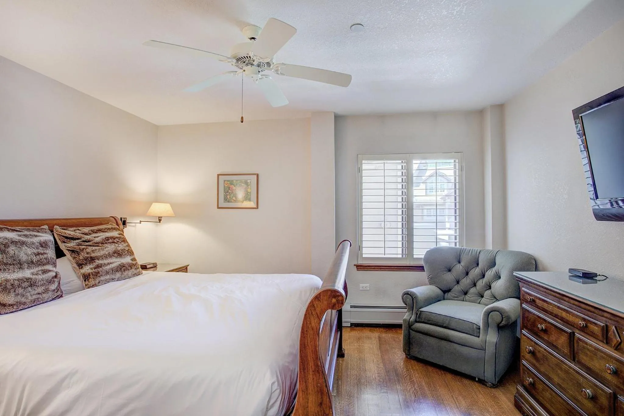 Photo of the whole room, Bed in St. James Place