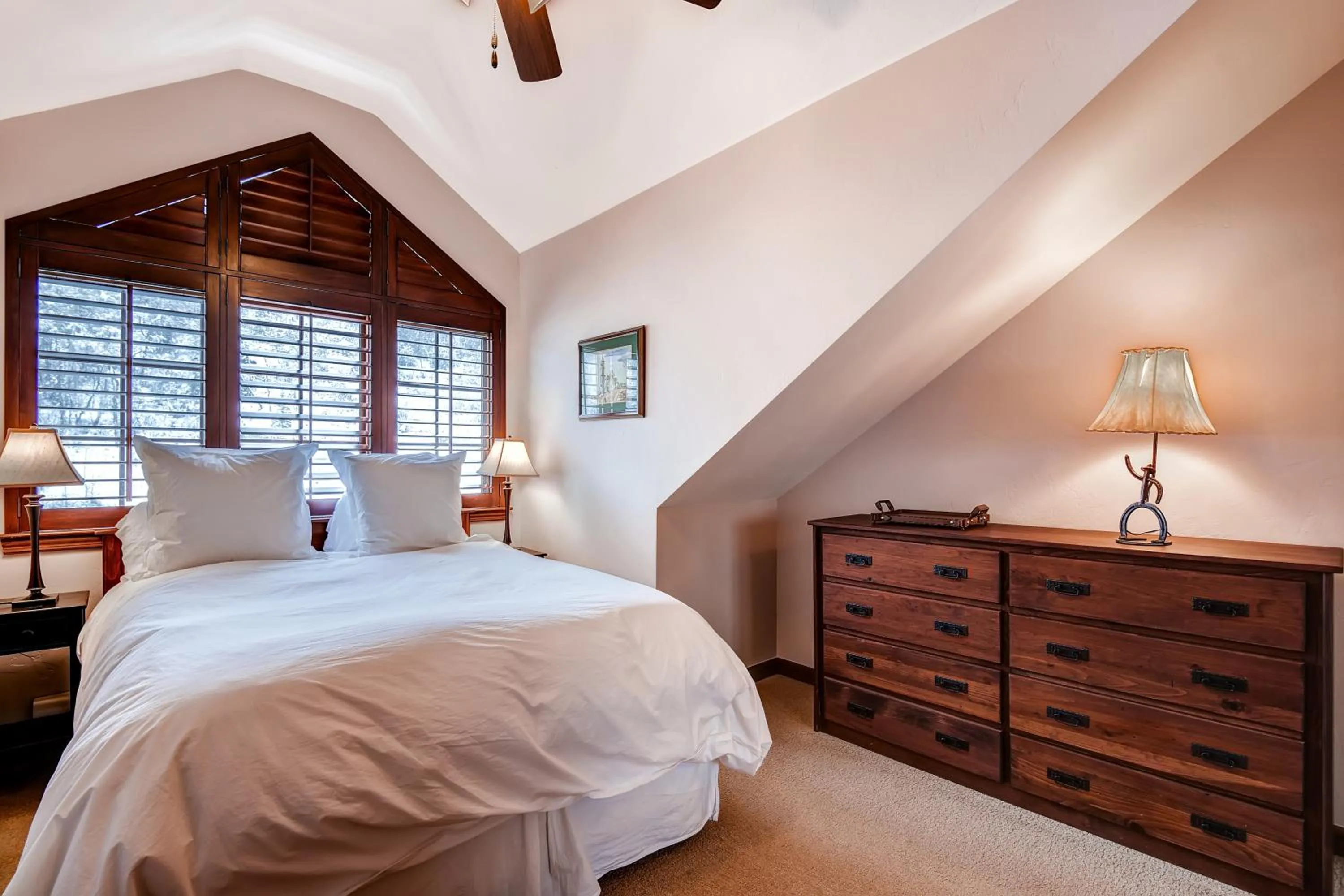 Bedroom, Bed in St. James Place