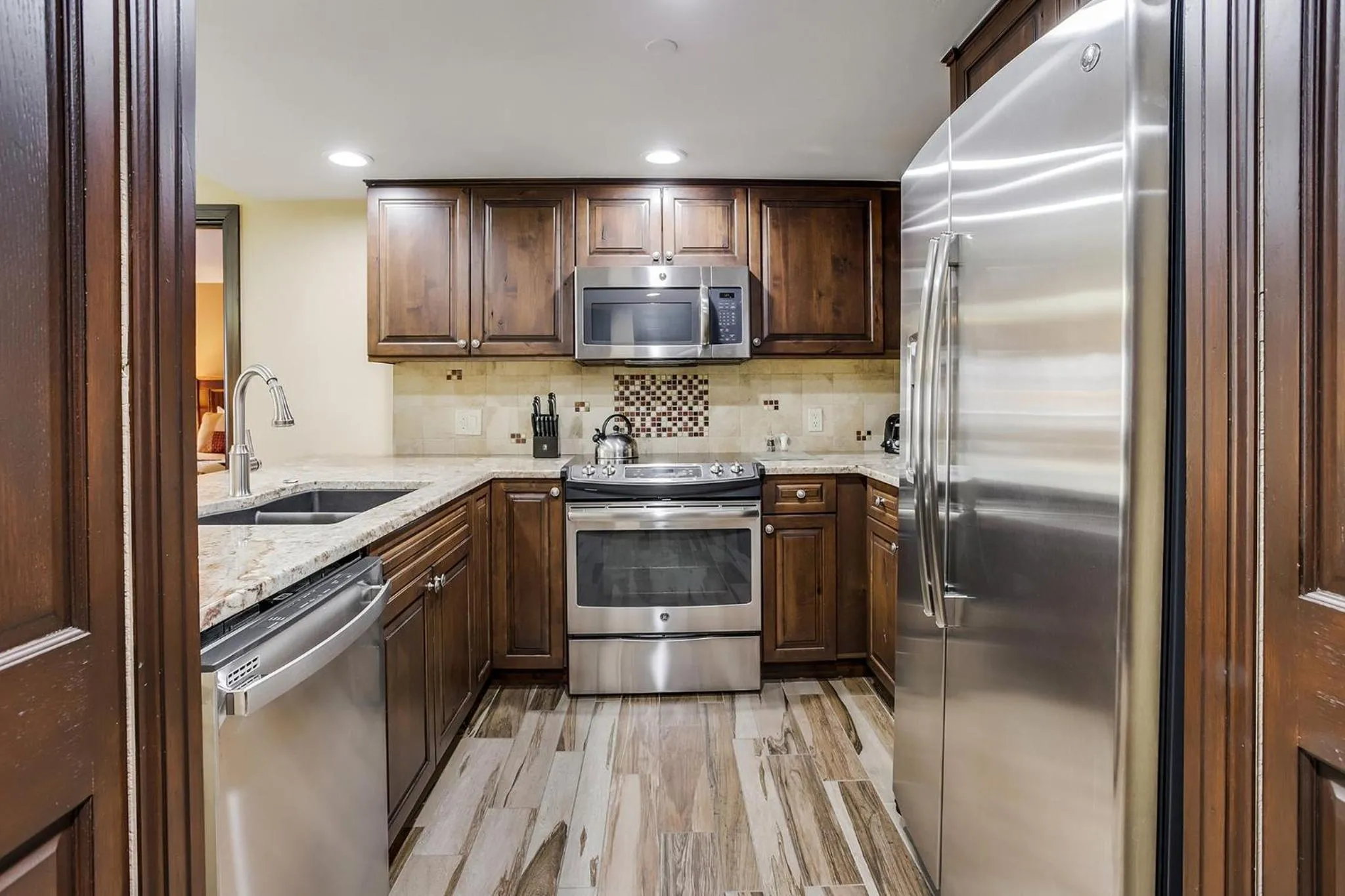 Kitchen or kitchenette in St. James Place