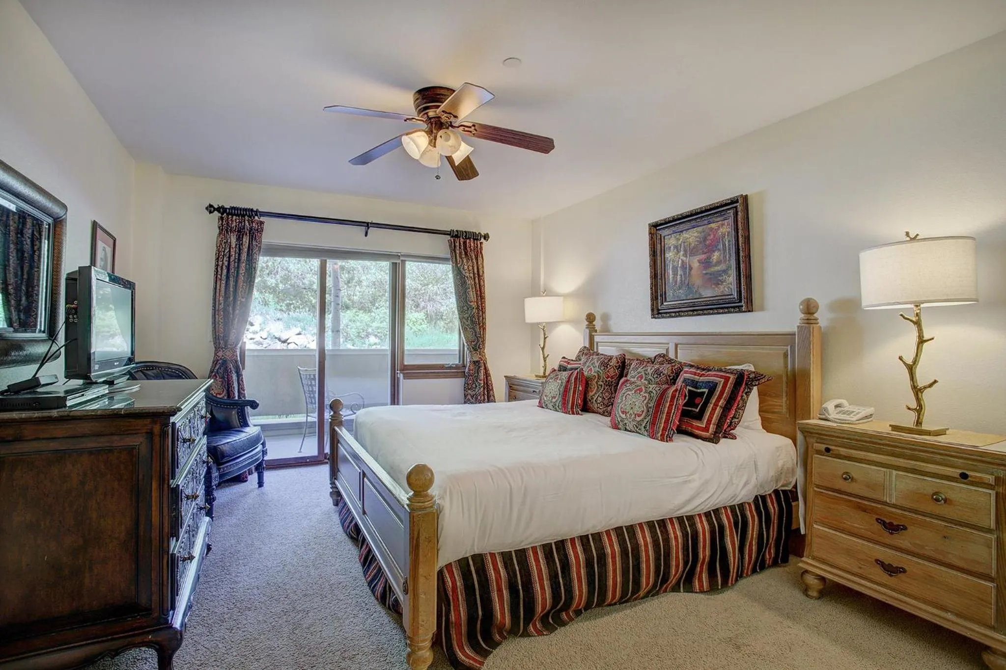 Photo of the whole room, Bed in St. James Place