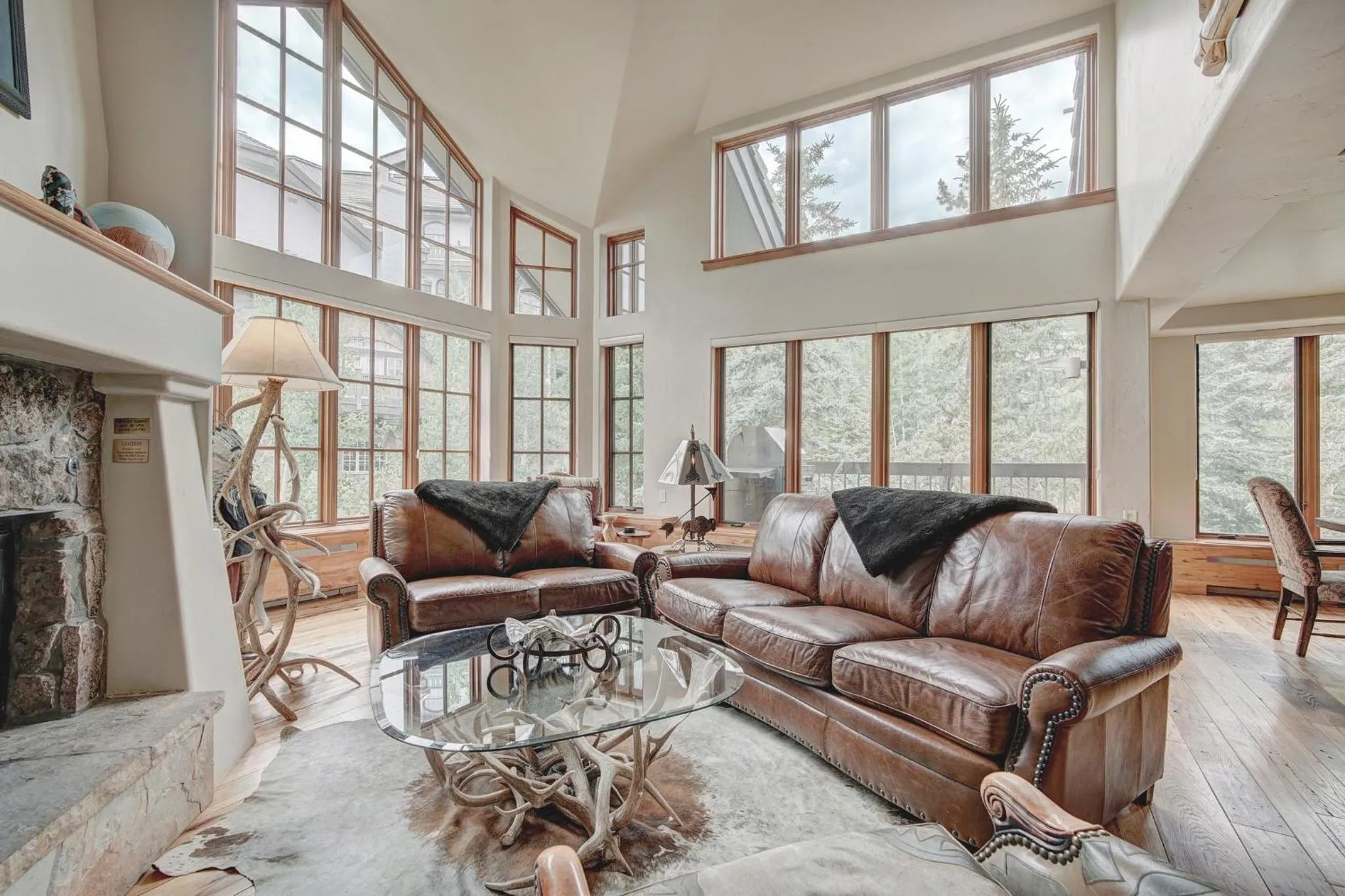 Living room in The Pines Lodge, a RockResort