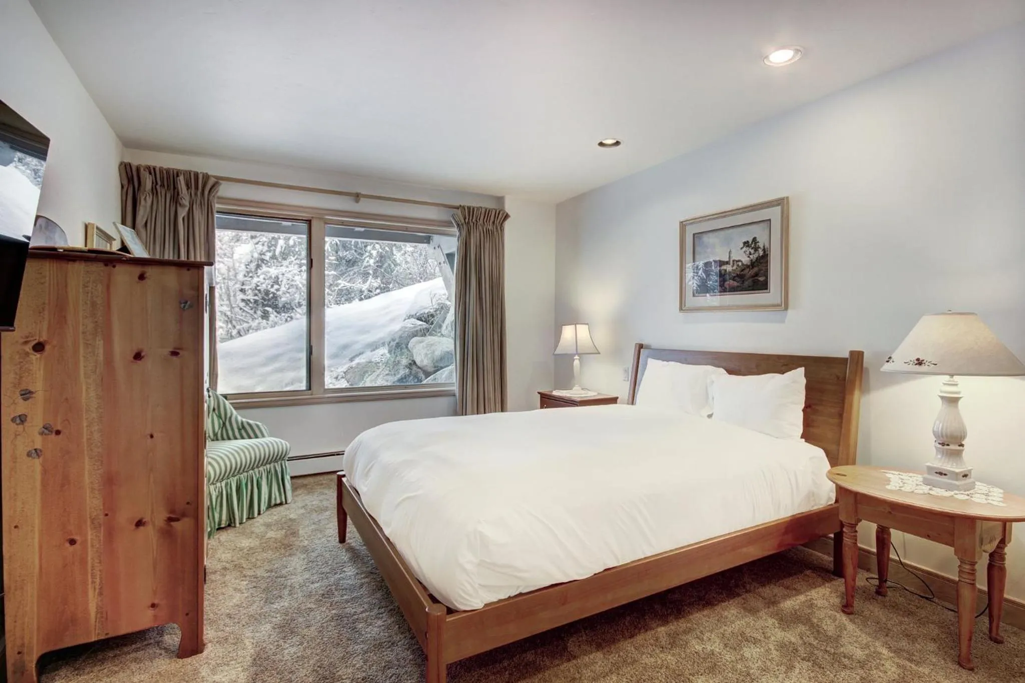Photo of the whole room, Bed in The Pines Lodge, a RockResort