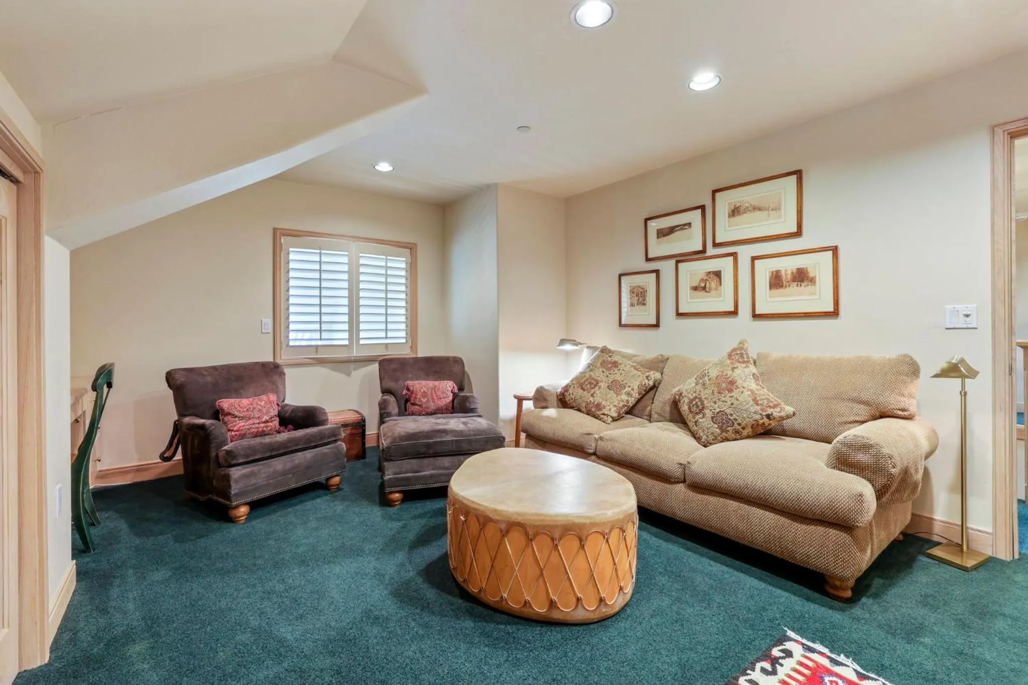 Living room in The Pines Lodge, a RockResort