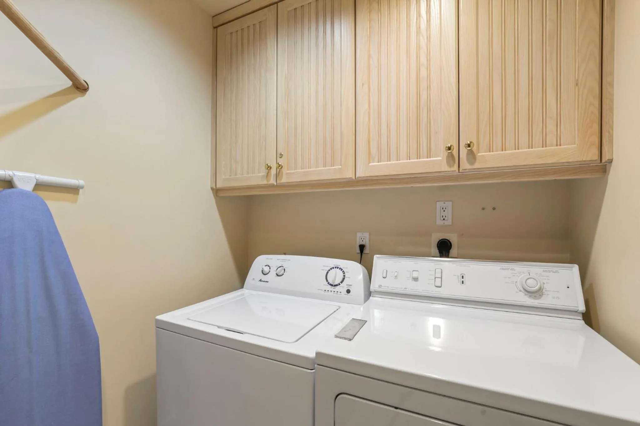 laundry, Bed in The Pines Lodge, a RockResort