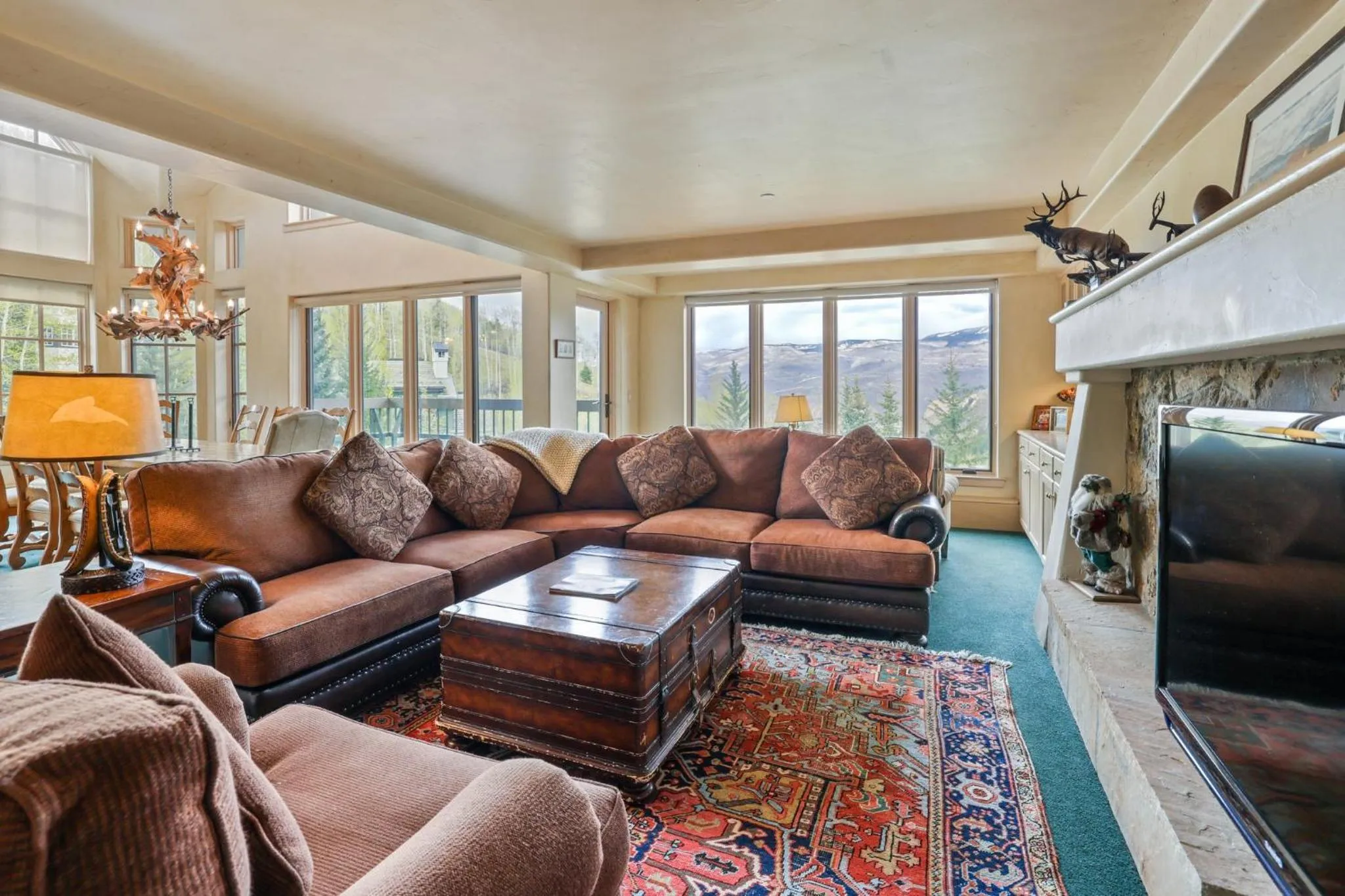 Living room in The Pines Lodge, a RockResort
