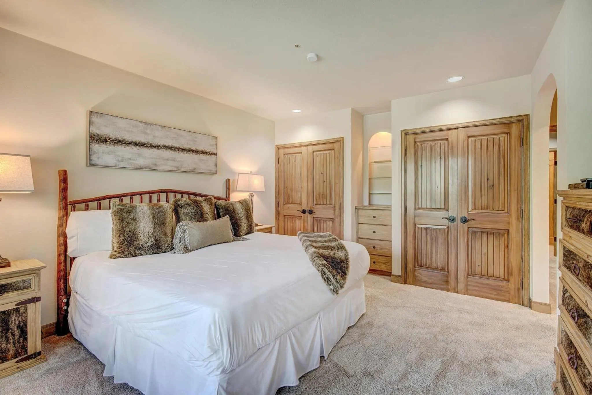 Photo of the whole room, Bed in The Pines Lodge, a RockResort