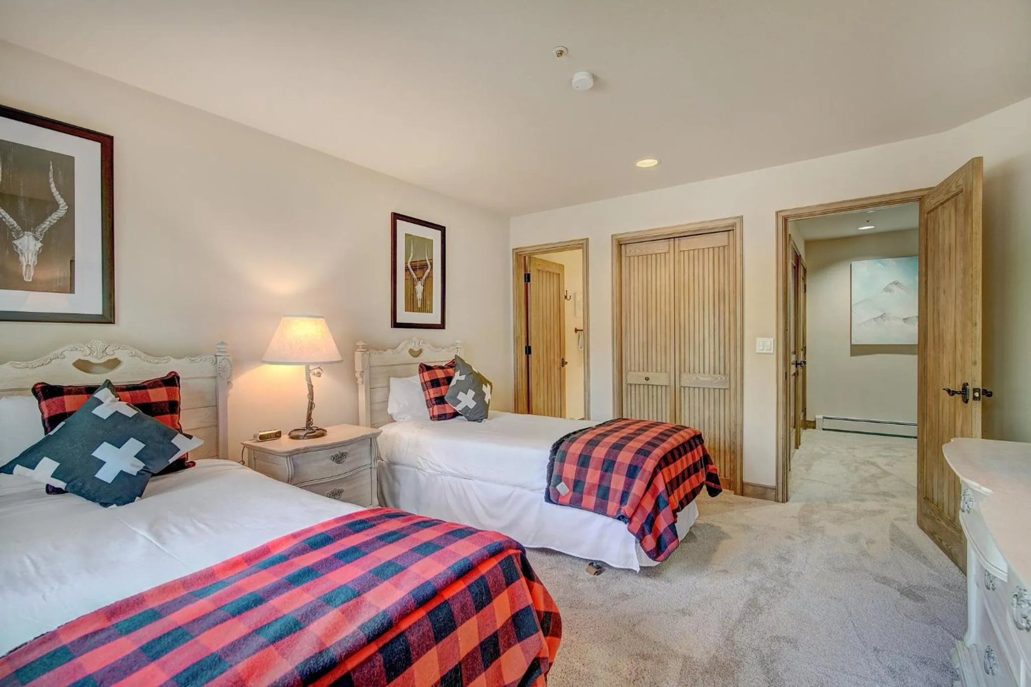 Photo of the whole room, Bed in The Pines Lodge, a RockResort