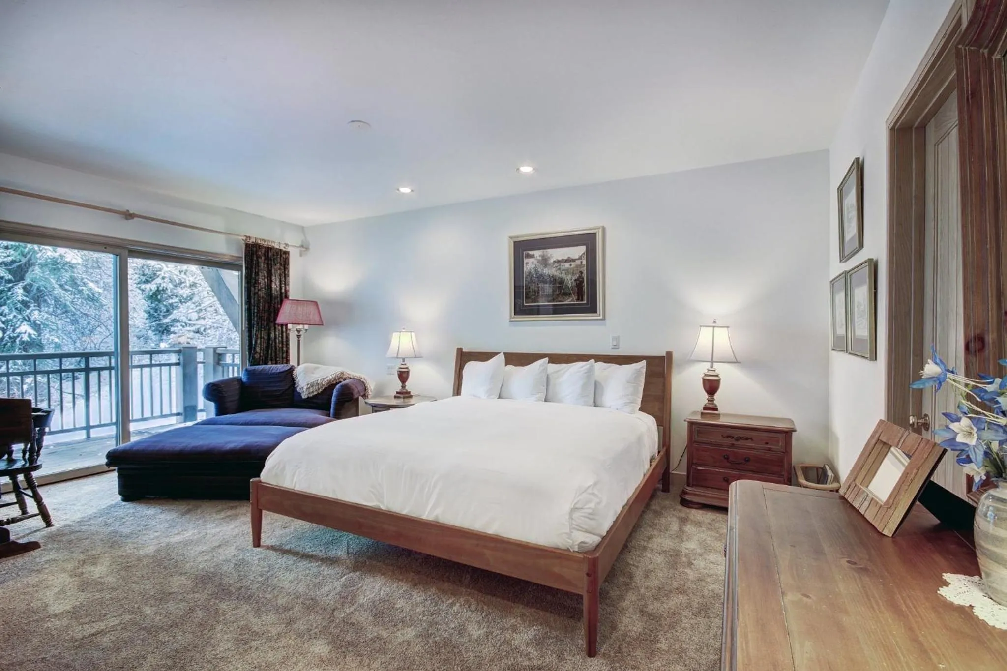 Photo of the whole room, Bed in The Pines Lodge, a RockResort