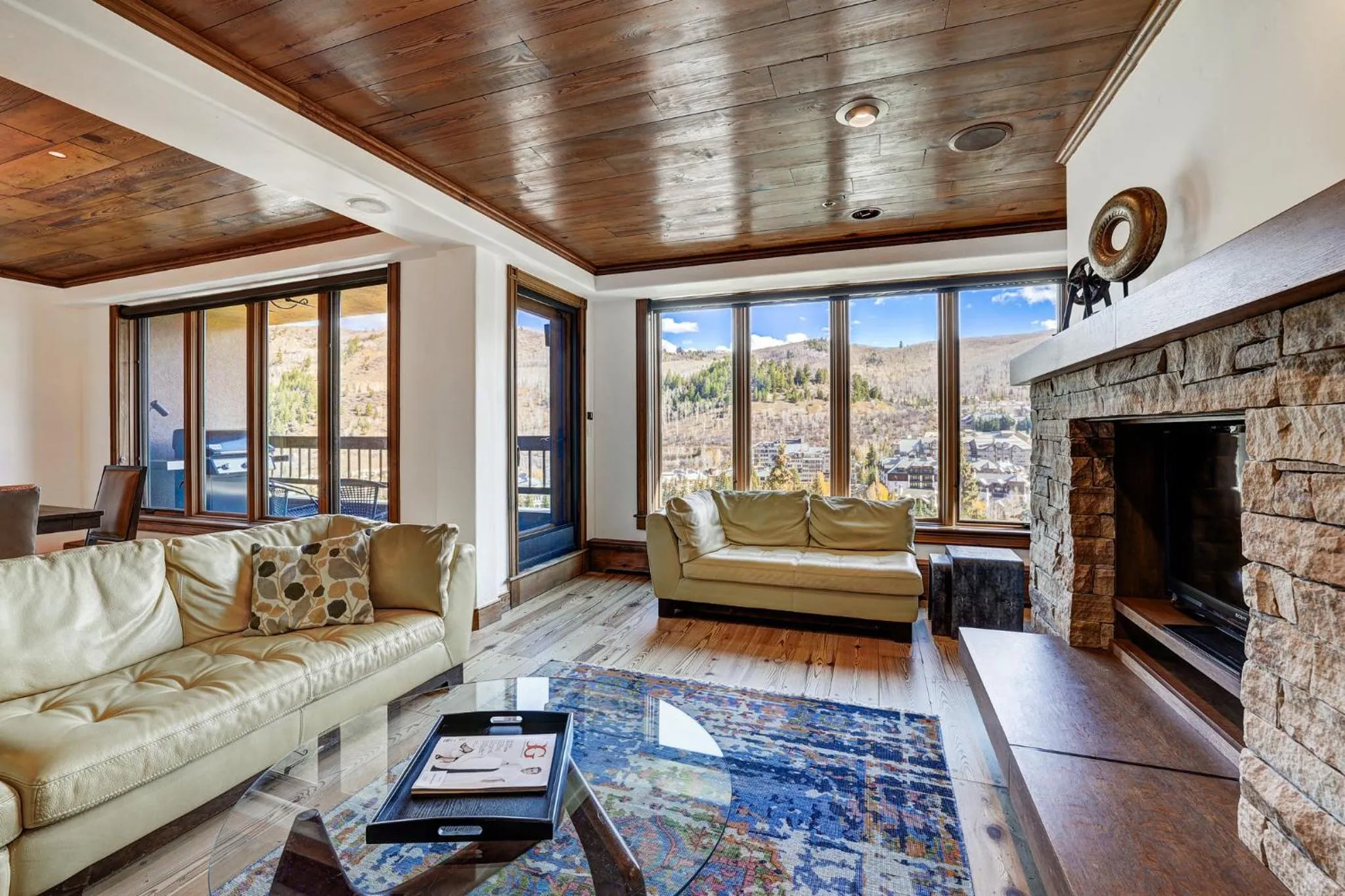 Living room in The Pines Lodge, a RockResort