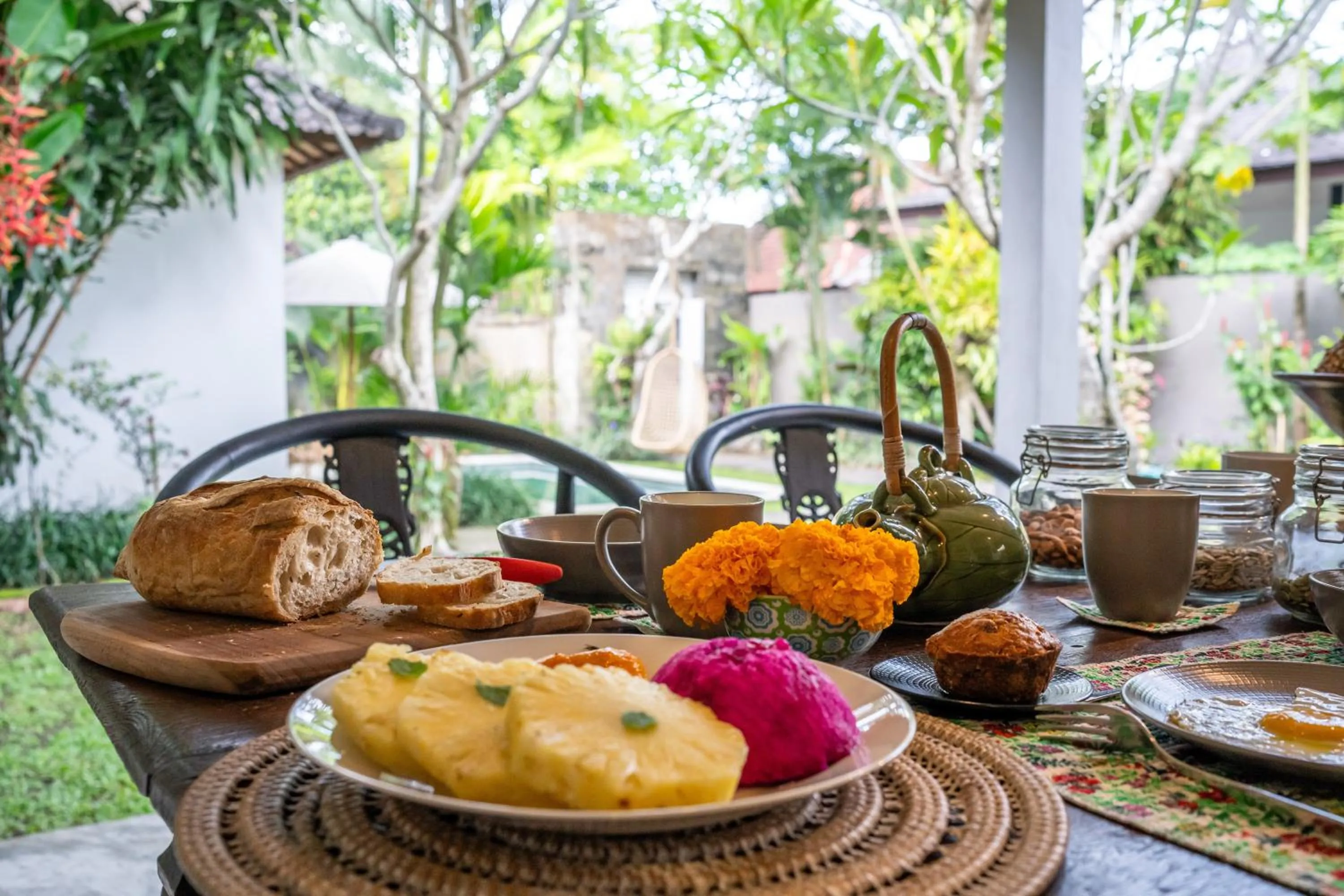 Dining area in Villa Katak by Villa Finder