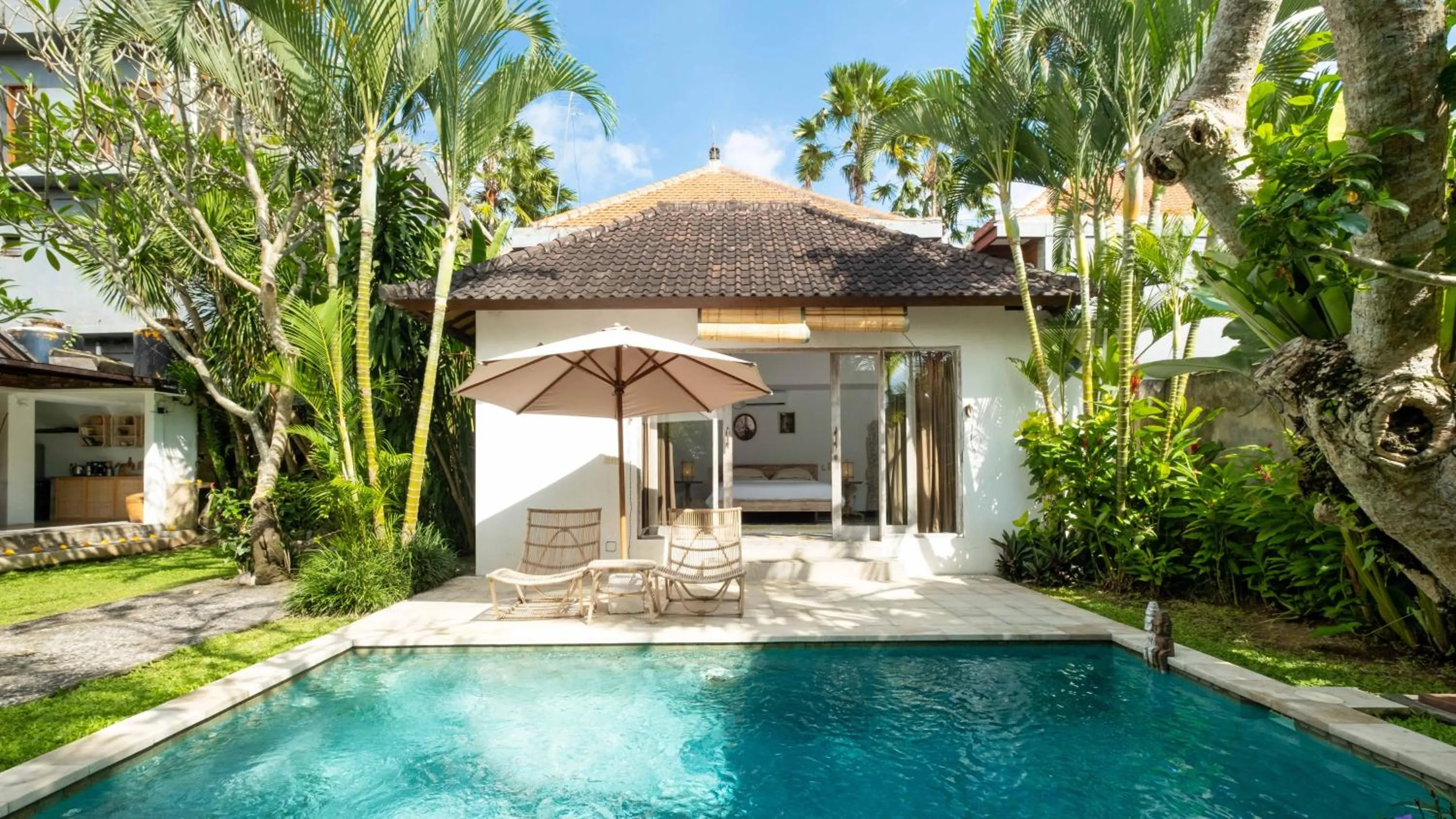 Swimming pool in Villa Katak by Villa Finder