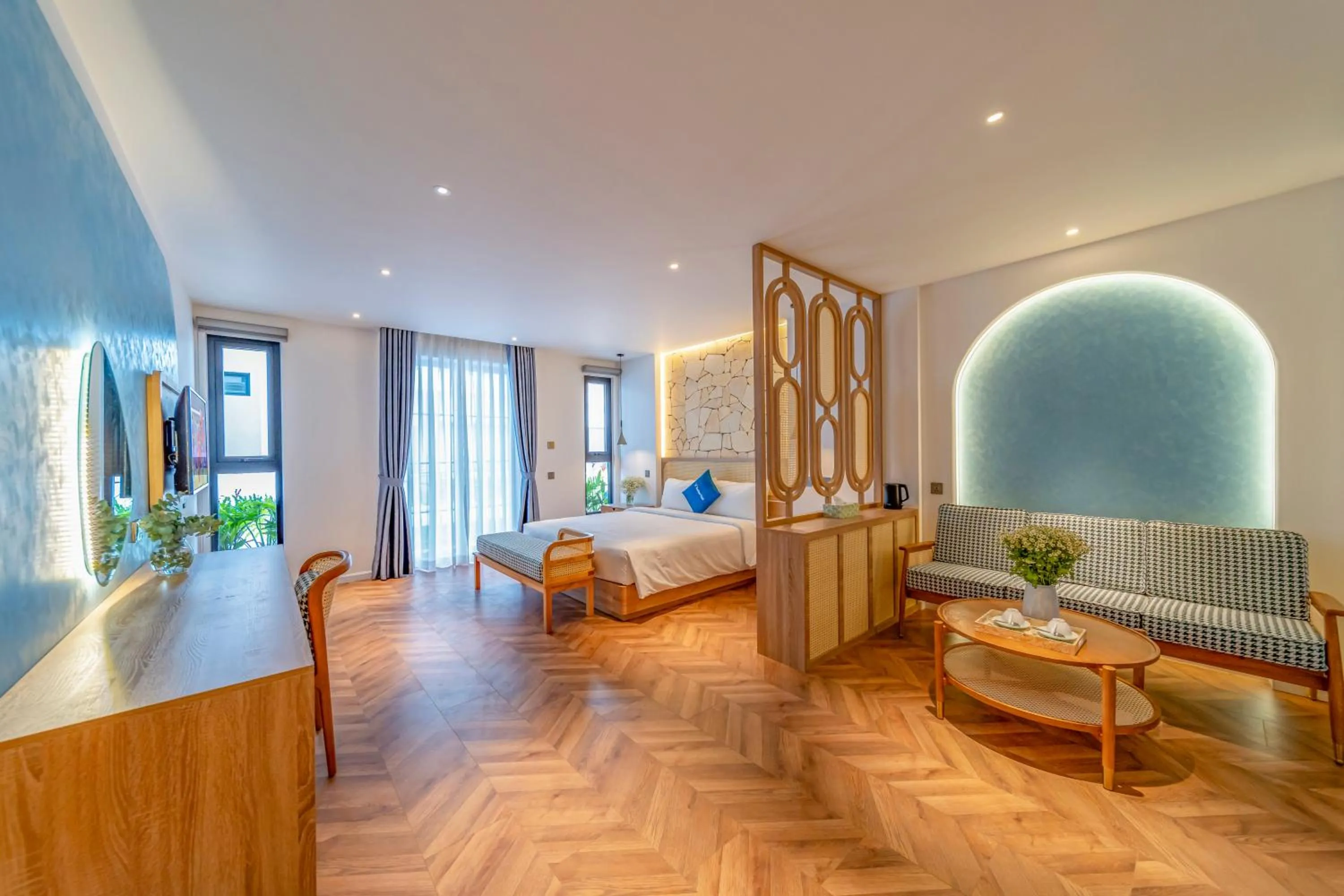 Photo of the whole room, Bed in V Boutique Hotel - Complimentary refreshments