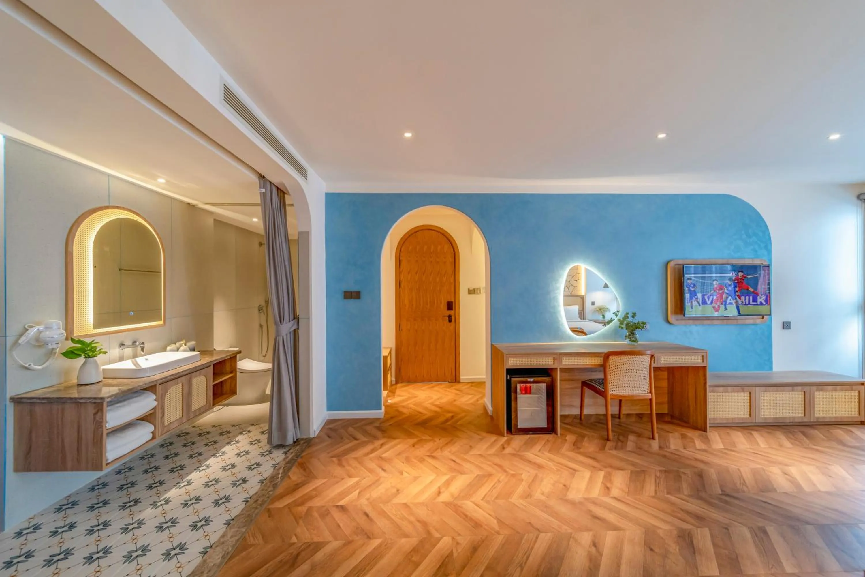 Shower in V Boutique Hotel - Complimentary refreshments