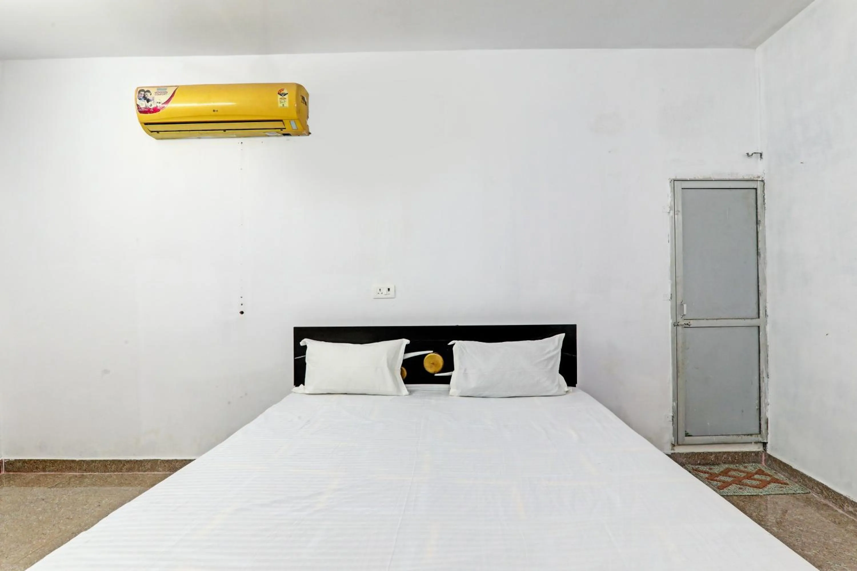 Bedroom, Bed in Hotel O Mahadevi Lawn