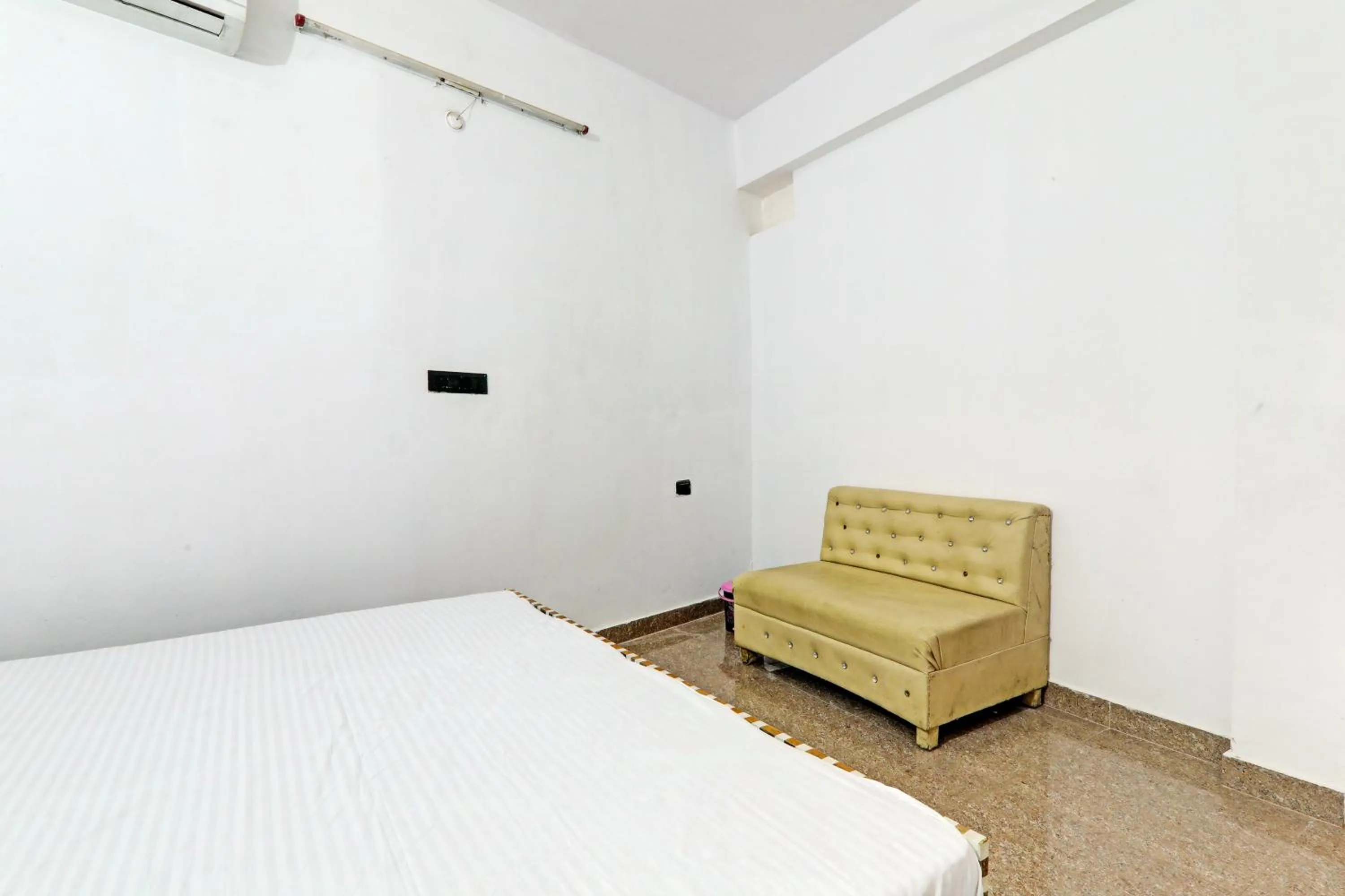 Bedroom, Bed in Hotel O Mahadevi Lawn