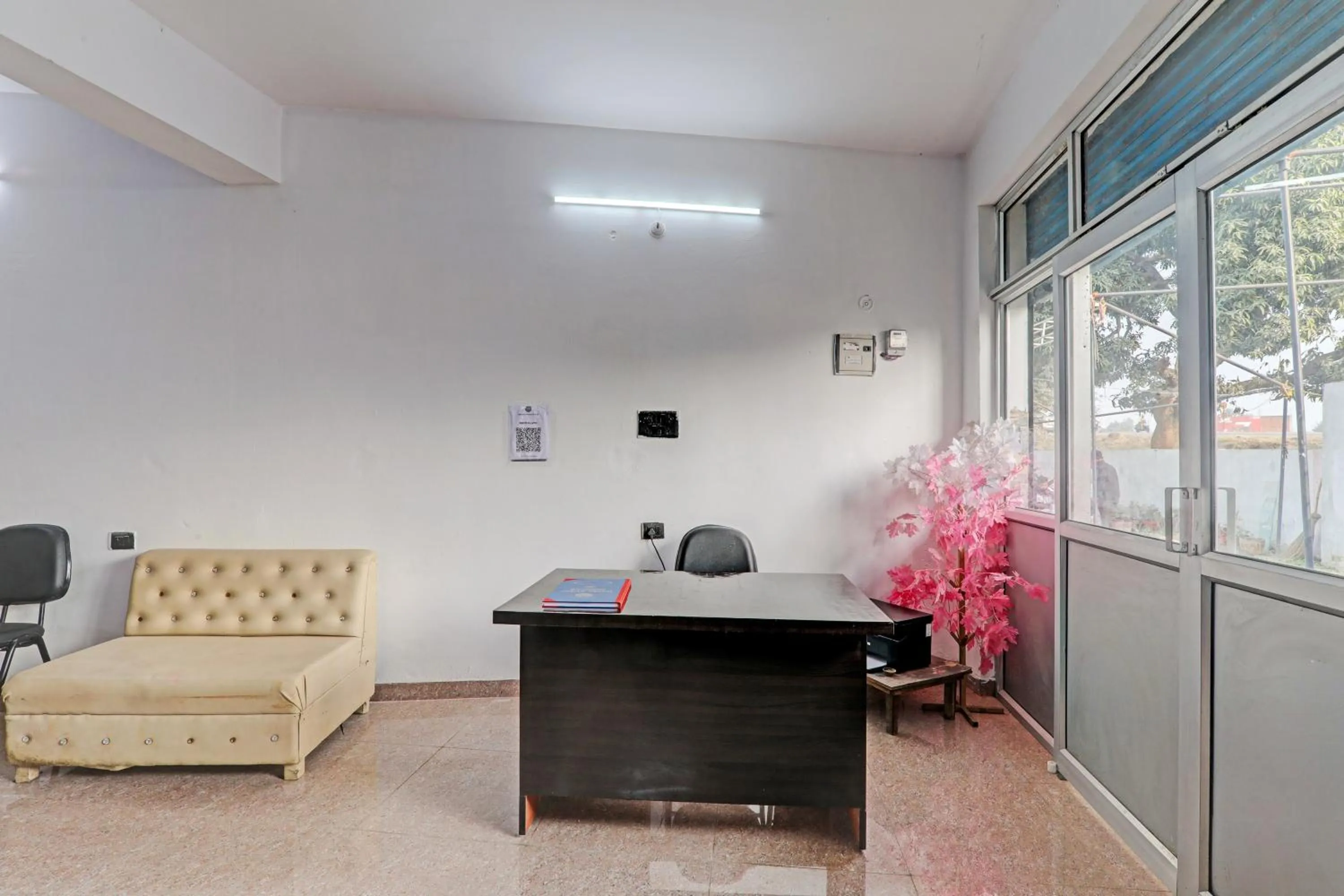 Lobby or reception in Hotel O Mahadevi Lawn