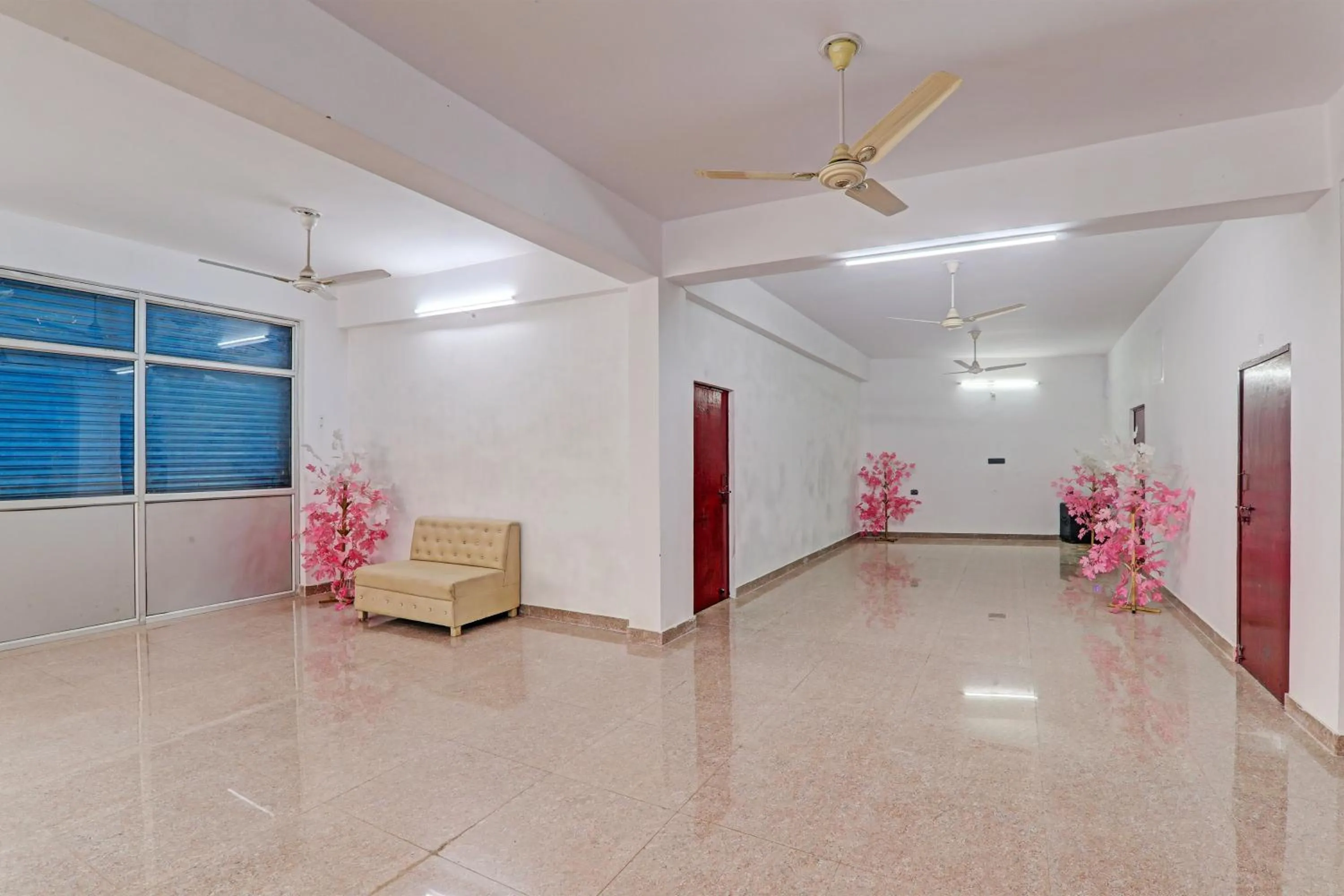 Lobby or reception in Hotel O Mahadevi Lawn