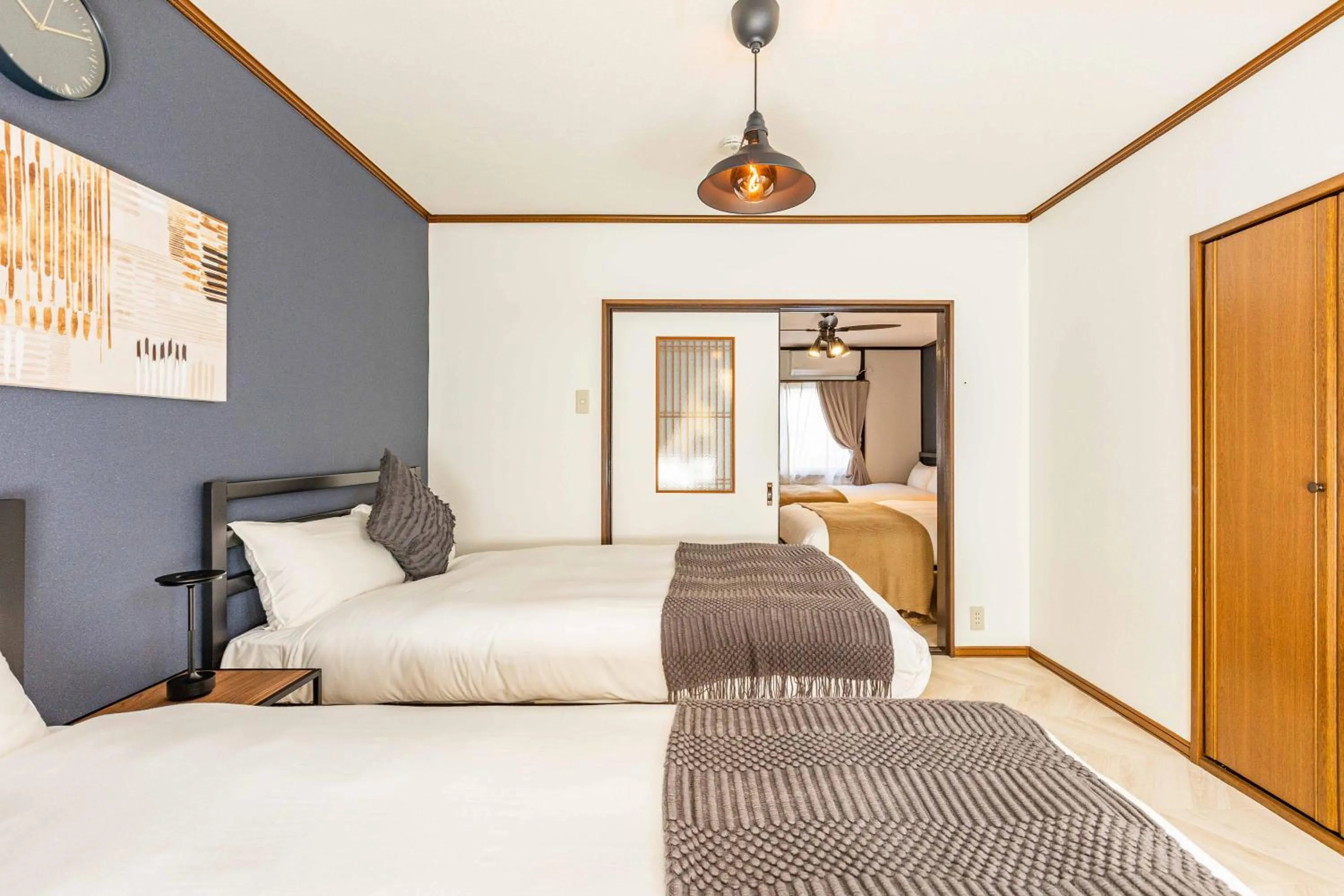 Bedroom, Bed in Bianco