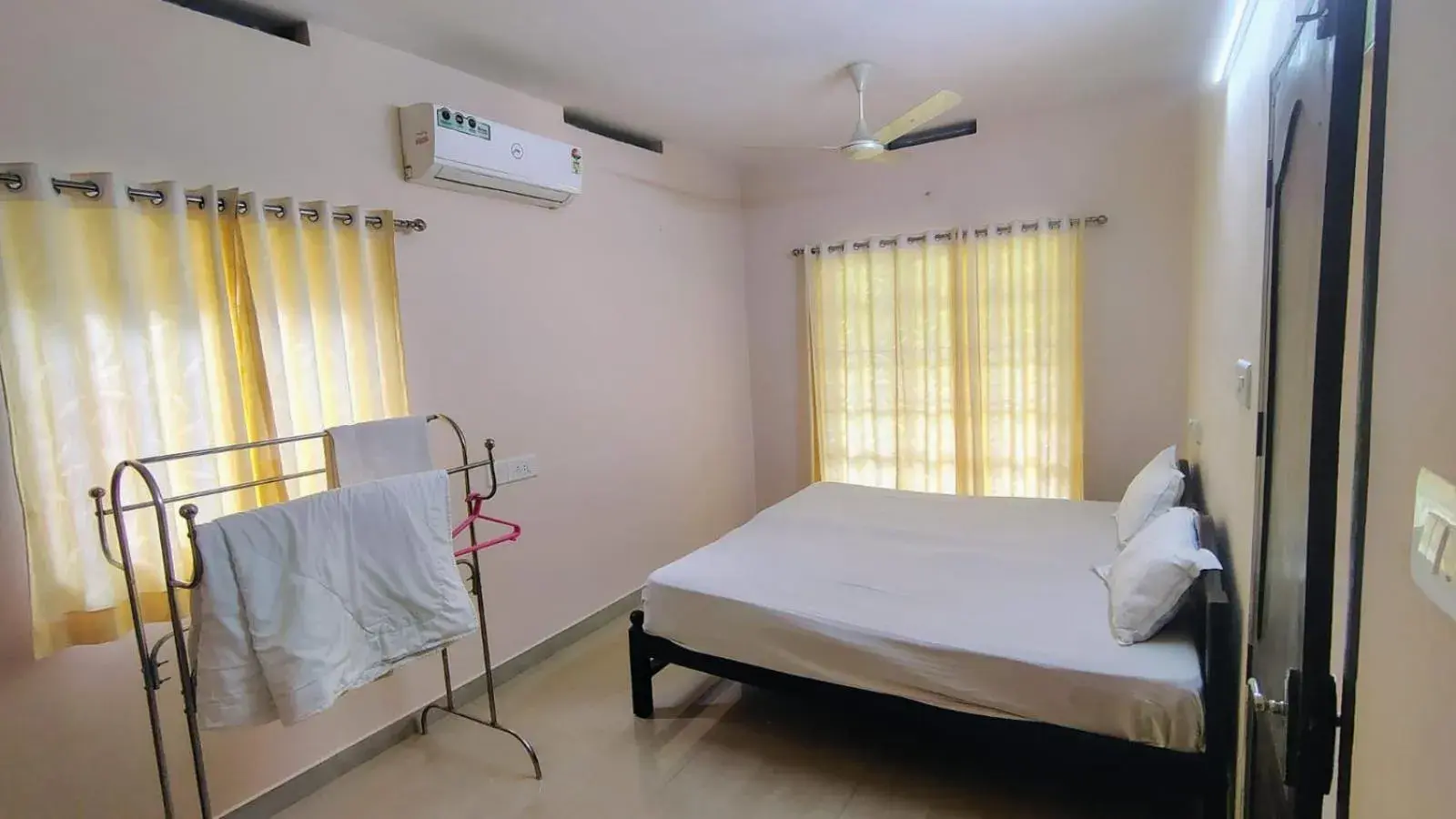 Bed in Elephant Pass Ayurveda & Yoga Retreat Bed in Elephant Pass Ayurveda & Yoga Retreat