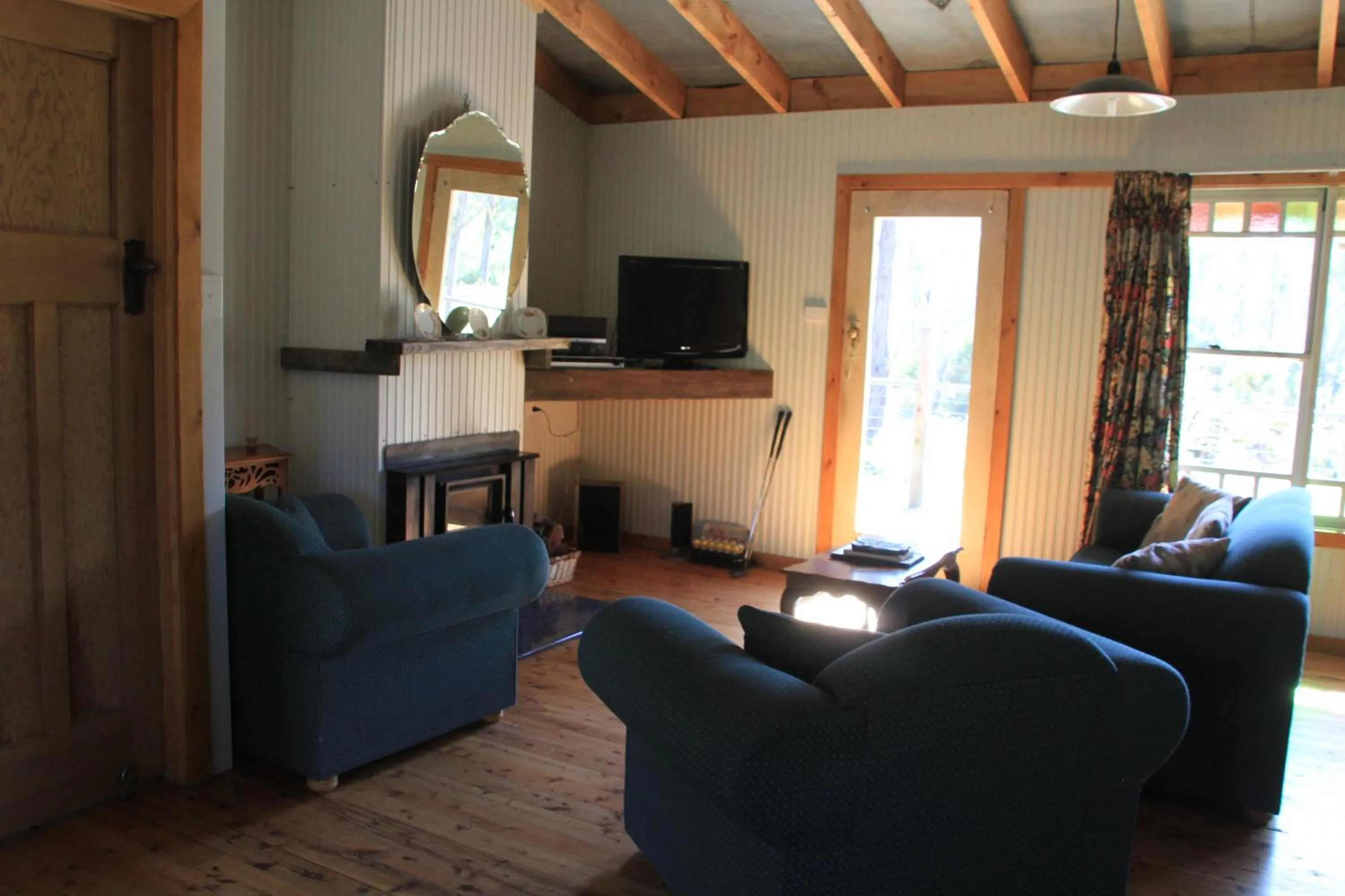 Living room in Lovedale Cottages Hunter Valley