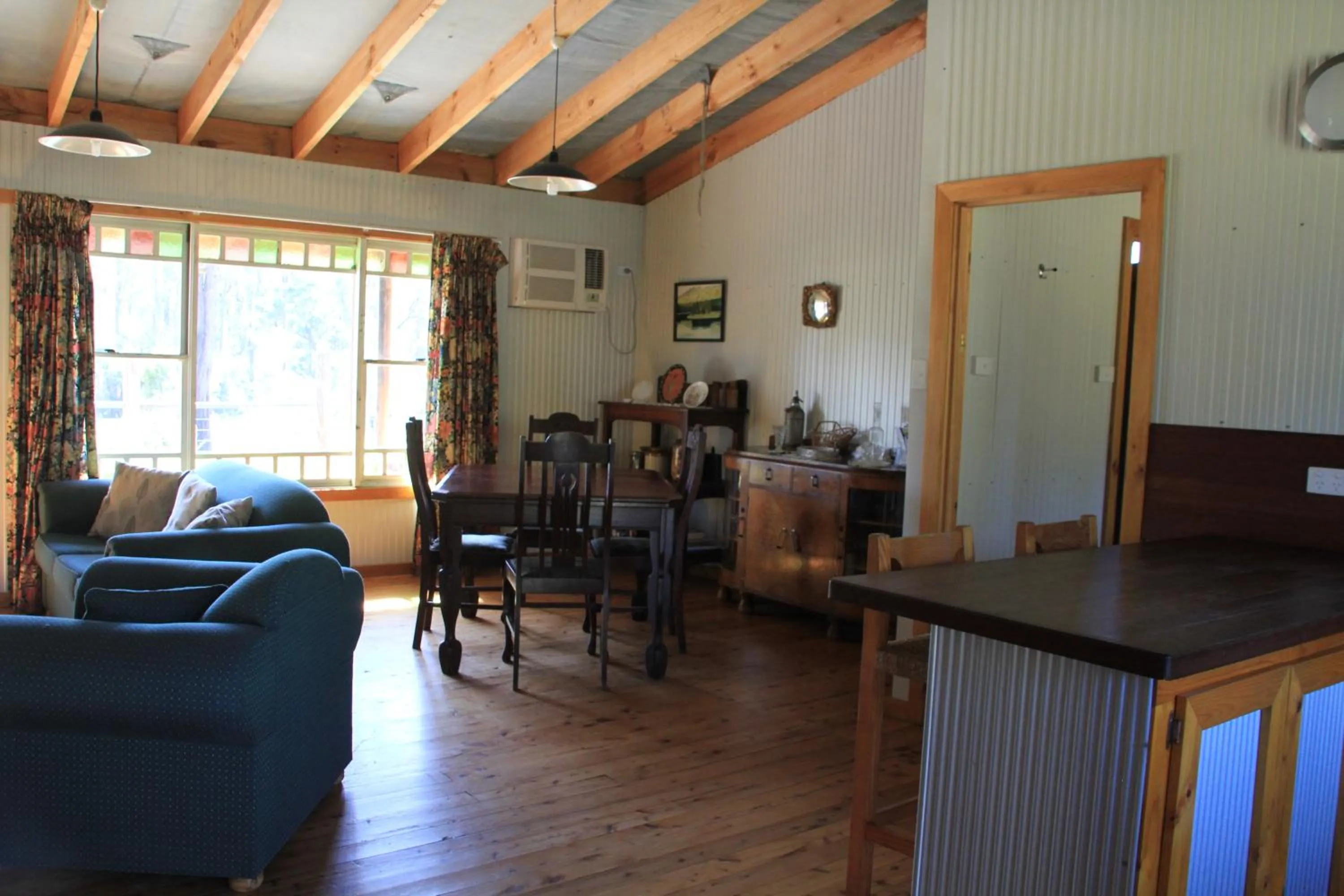 Living room in Lovedale Cottages Hunter Valley