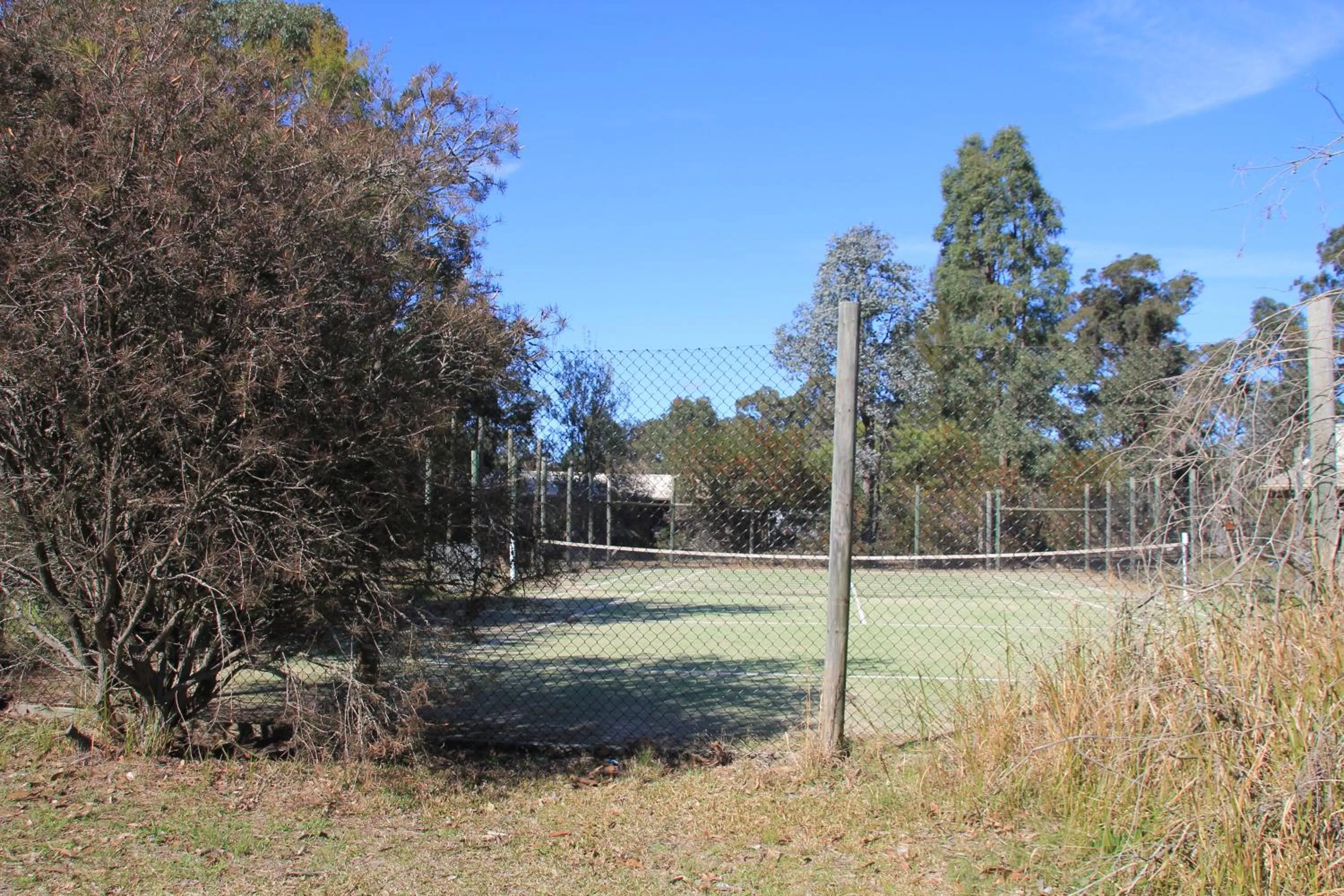 Tennis court in Lovedale Cottages Hunter Valley